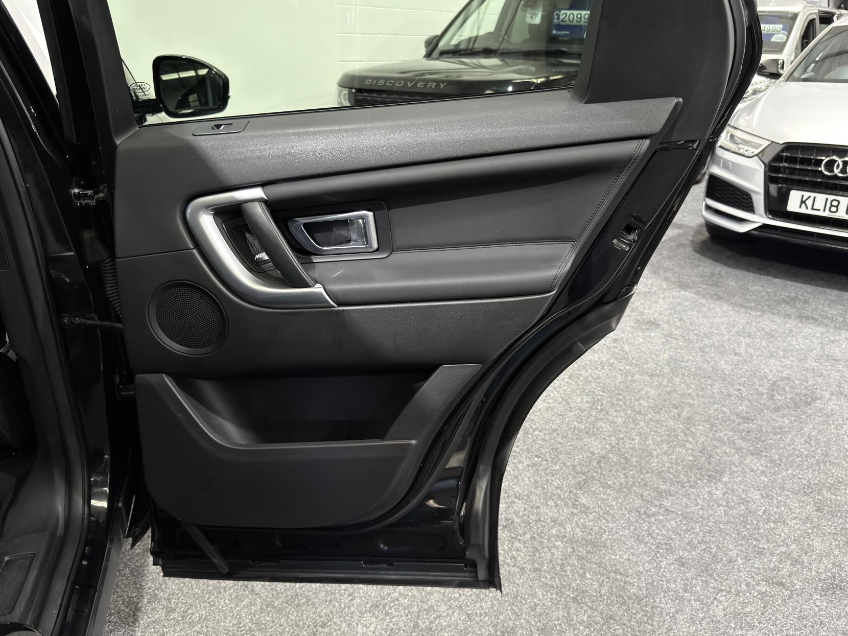 Land Rover Discovery Sport 2.0 TD4 HSE Black SUV 5dr Diesel Auto 4WD Euro 6 (s/s) (180 ps)