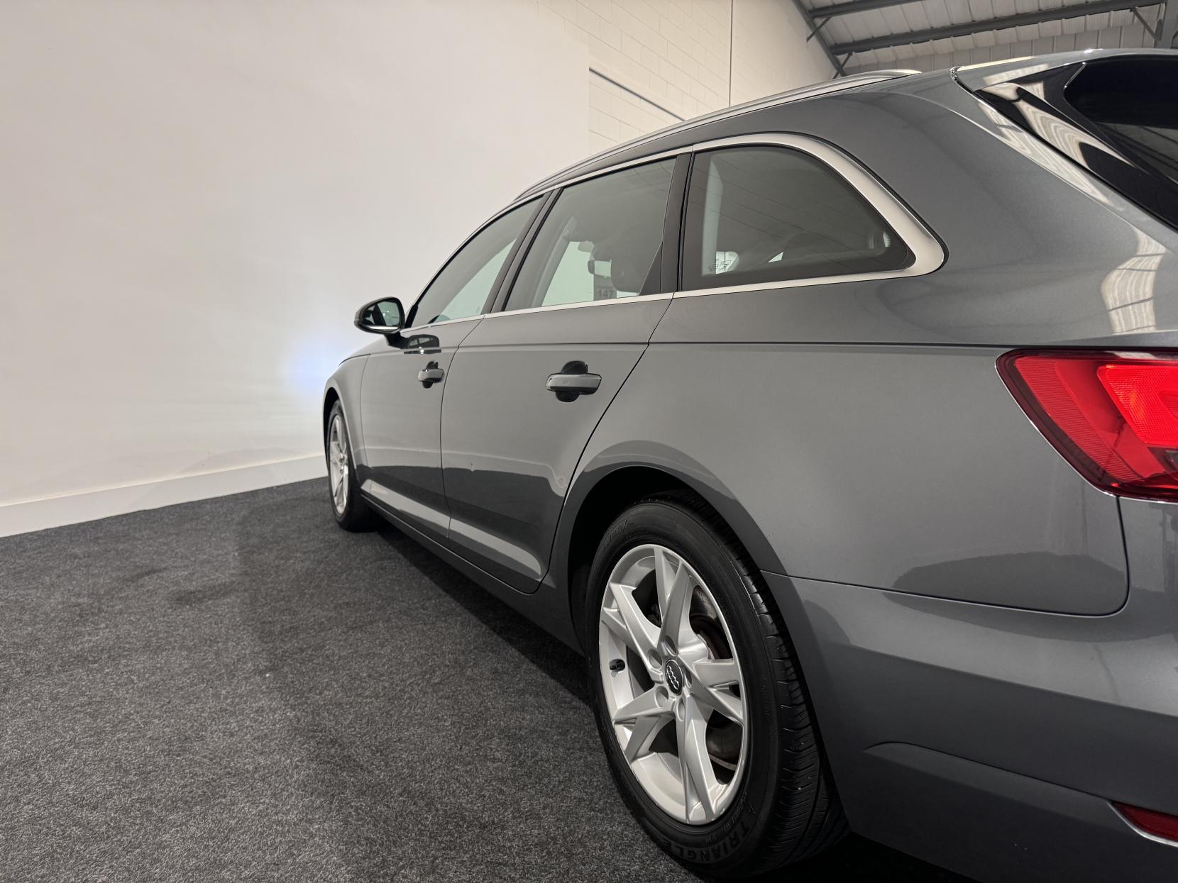 Audi A4 Avant 2.0 TDI ultra Sport Estate 5dr Diesel S Tronic Euro 6 (s/s) (150 ps)