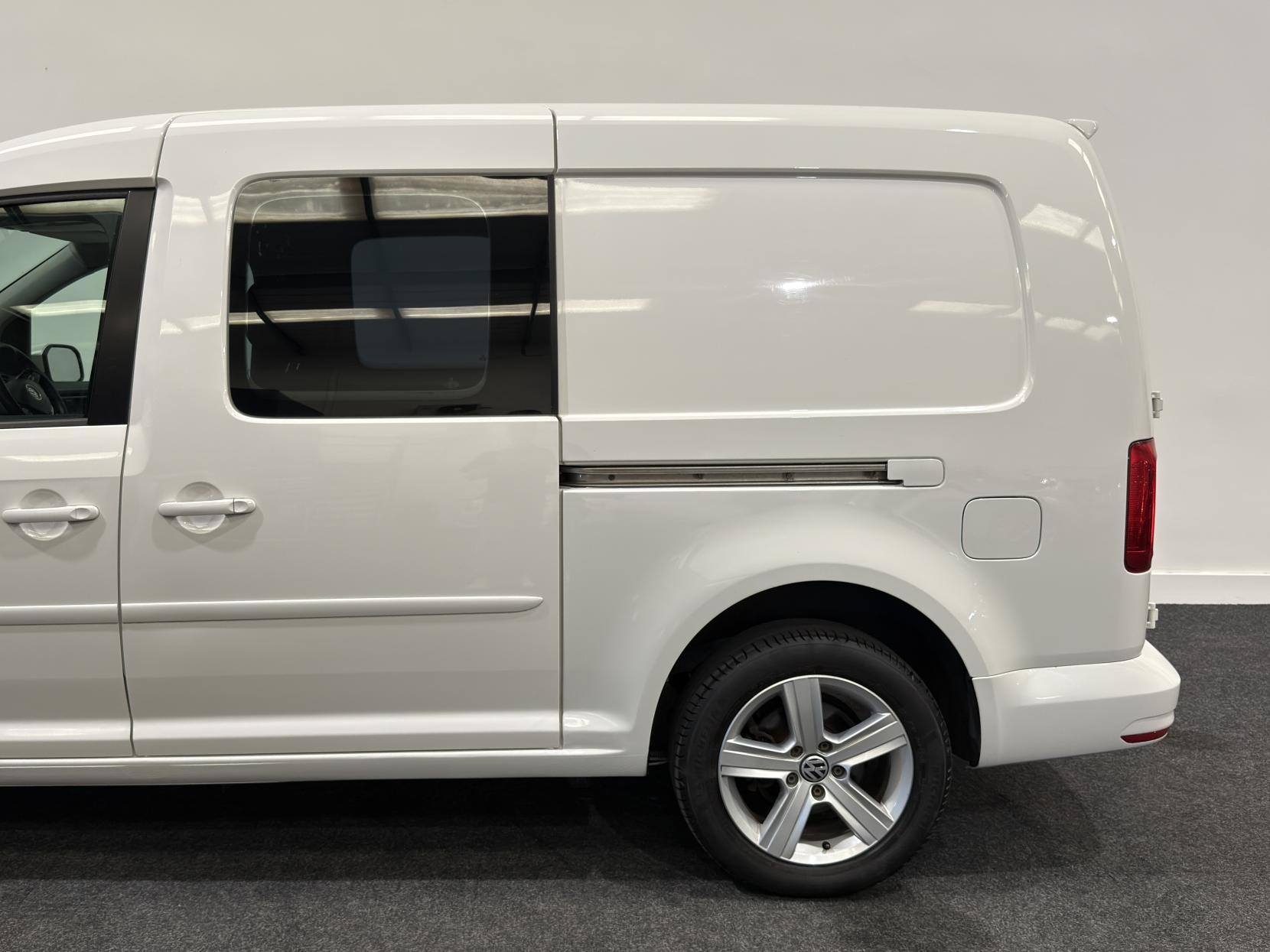 Volkswagen Caddy Maxi 2.0 TDI C20 Crew Van Double Cab 5dr Diesel Manual LWB Euro 6 (s/s) (102 ps)