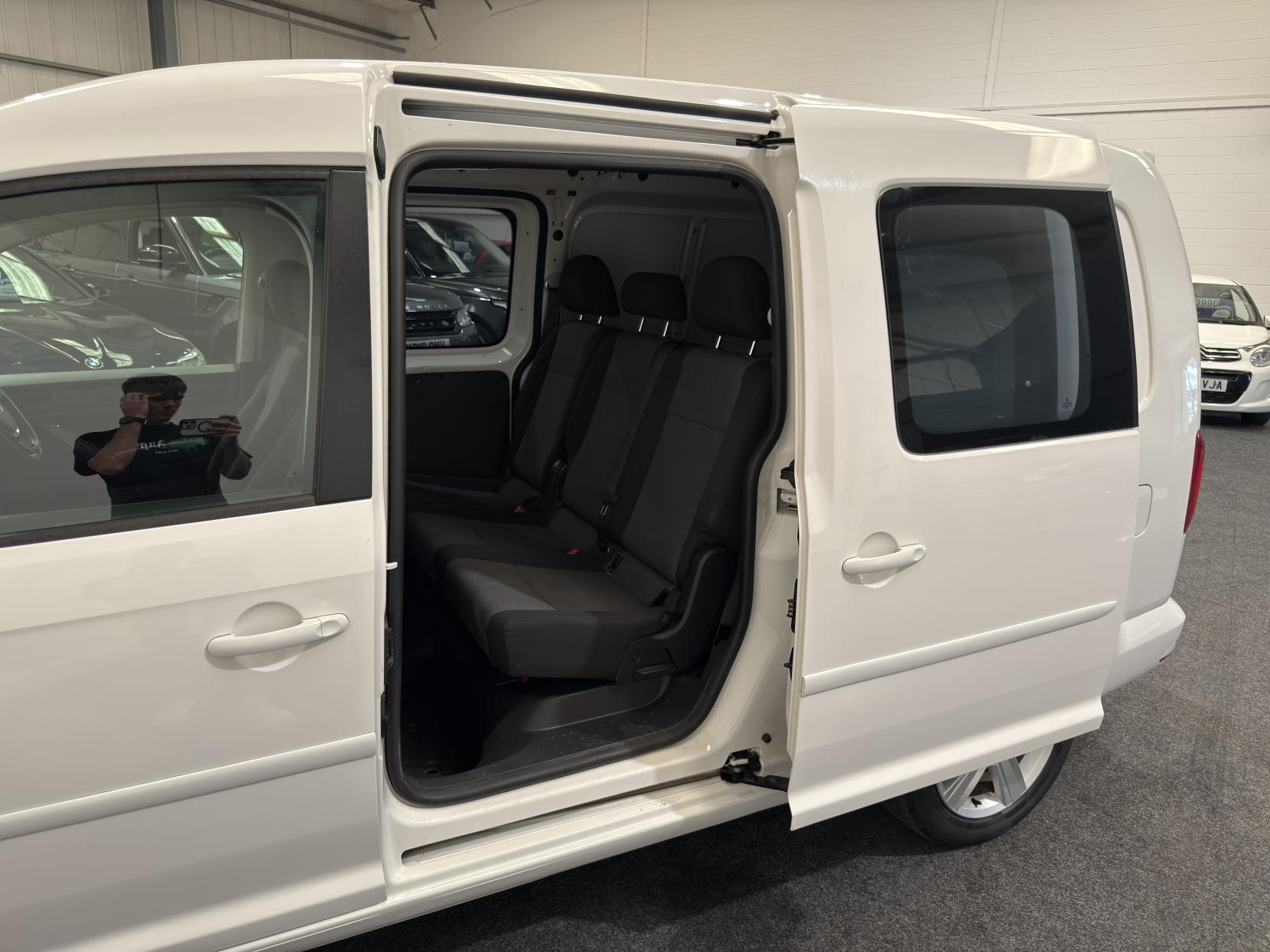 Volkswagen Caddy Maxi 2.0 TDI C20 Crew Van Double Cab 5dr Diesel Manual LWB Euro 6 (s/s) (102 ps)