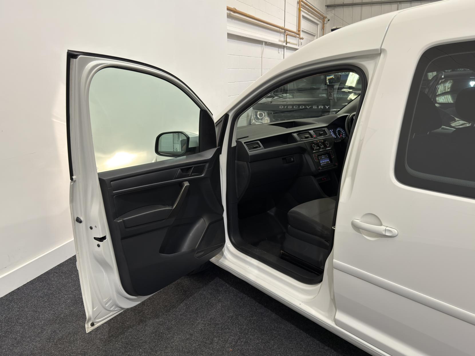Volkswagen Caddy Maxi 2.0 TDI C20 Crew Van Double Cab 5dr Diesel Manual LWB Euro 6 (s/s) (102 ps)