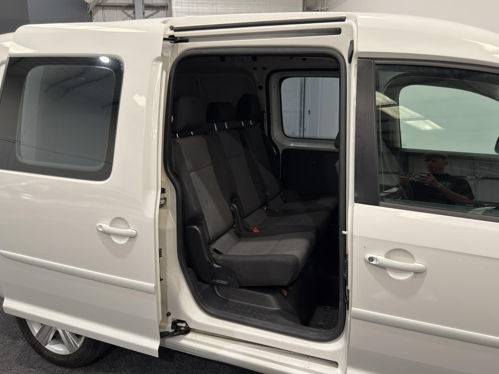 Volkswagen Caddy Maxi 2.0 TDI C20 Crew Van Double Cab 5dr Diesel Manual LWB Euro 6 (s/s) (102 ps)