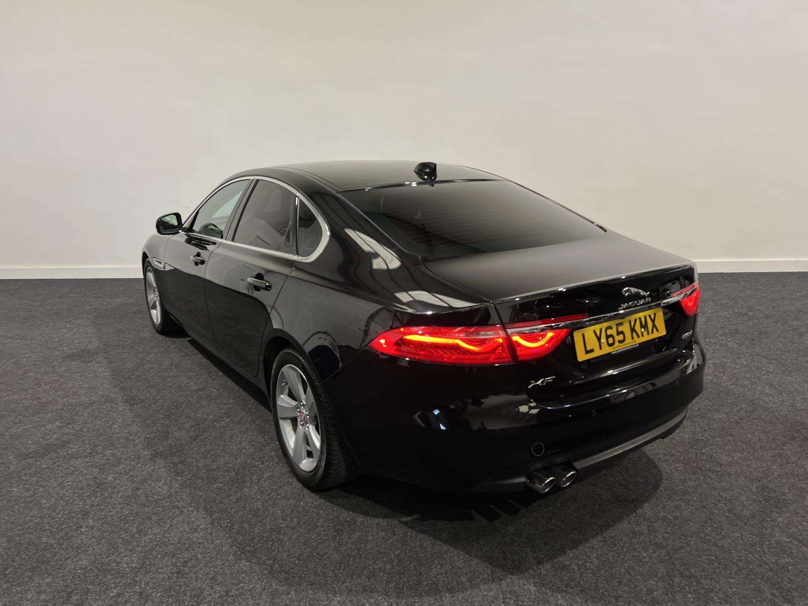 Jaguar XF 2.0d Portfolio Saloon 4dr Diesel Auto Euro 6 (s/s) (180 ps)