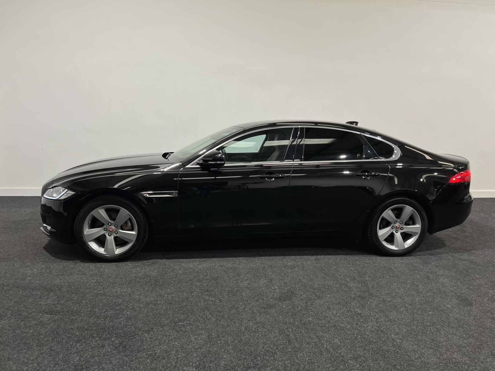 Jaguar XF 2.0d Portfolio Saloon 4dr Diesel Auto Euro 6 (s/s) (180 ps)