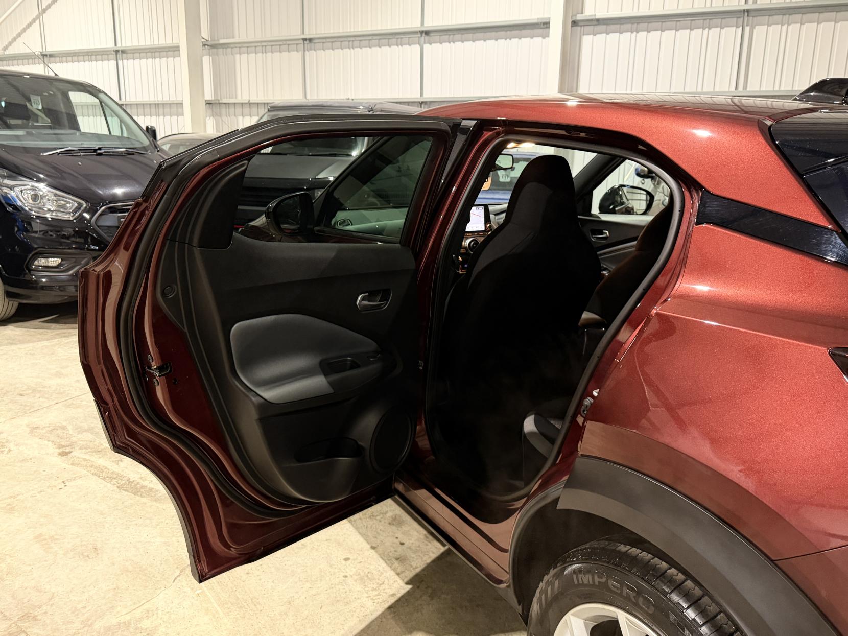 Nissan Juke 1.0 DIG-T N-Connecta SUV 5dr Petrol DCT Auto Euro 6 (s/s) (117 ps)