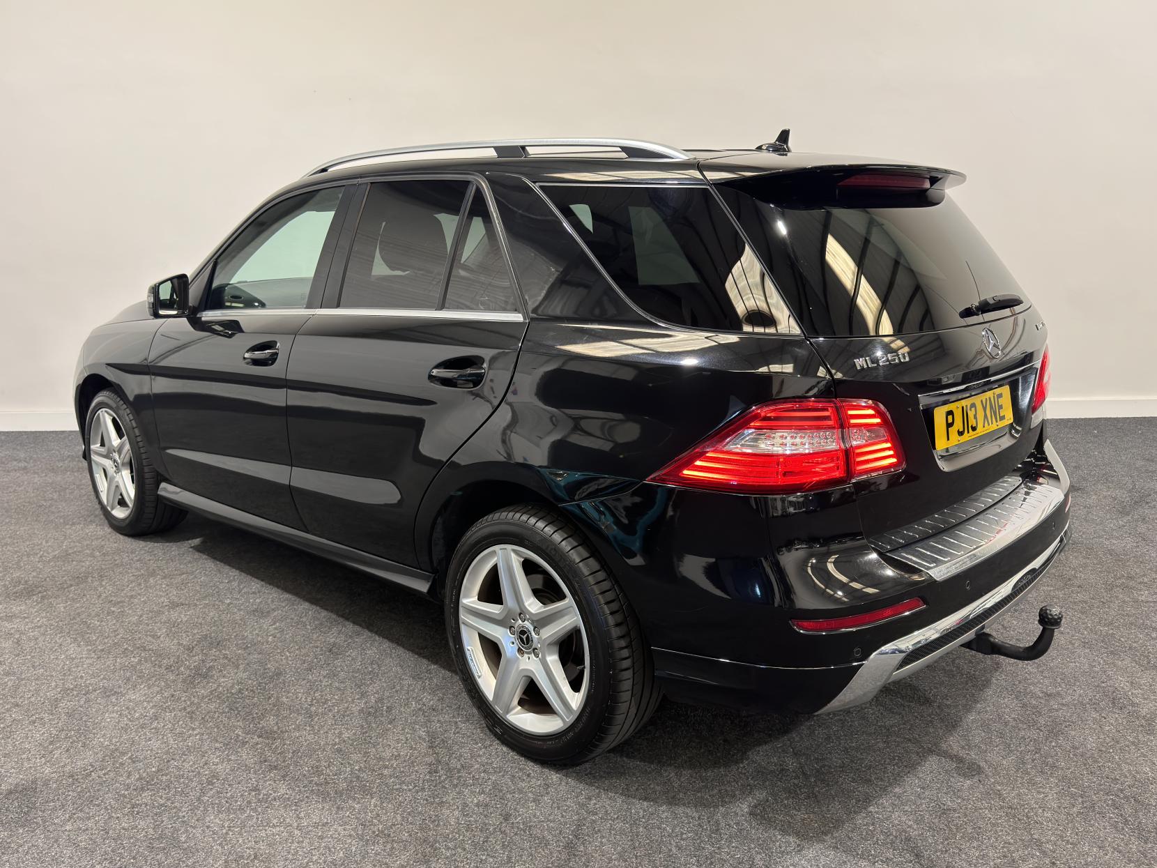 Mercedes-Benz M Class 2.1 ML250 BlueTEC AMG Sport SUV 5dr Diesel G-Tronic 4WD Euro 6 (s/s) (204 ps)