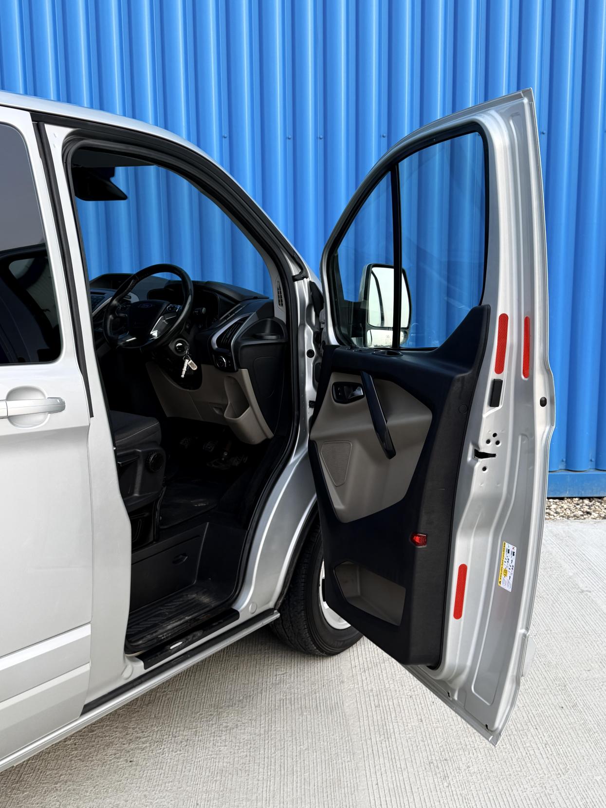 Ford Transit Custom 2.0 TDCi 290 Limited Panel Van 5dr Diesel Manual L2 H2 (170 g/km, 128 bhp)