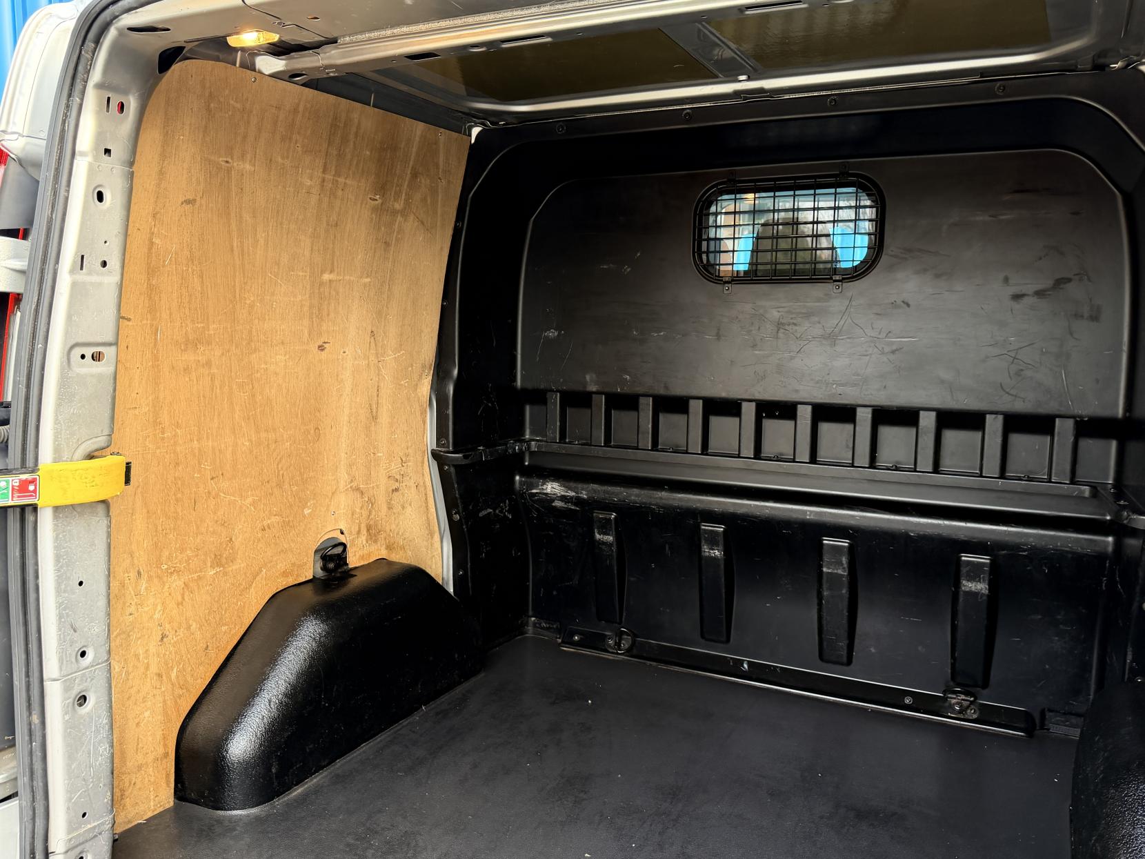 Ford Transit Custom 2.0 TDCi 290 Limited Panel Van 5dr Diesel Manual L2 H2 (170 g/km, 128 bhp)