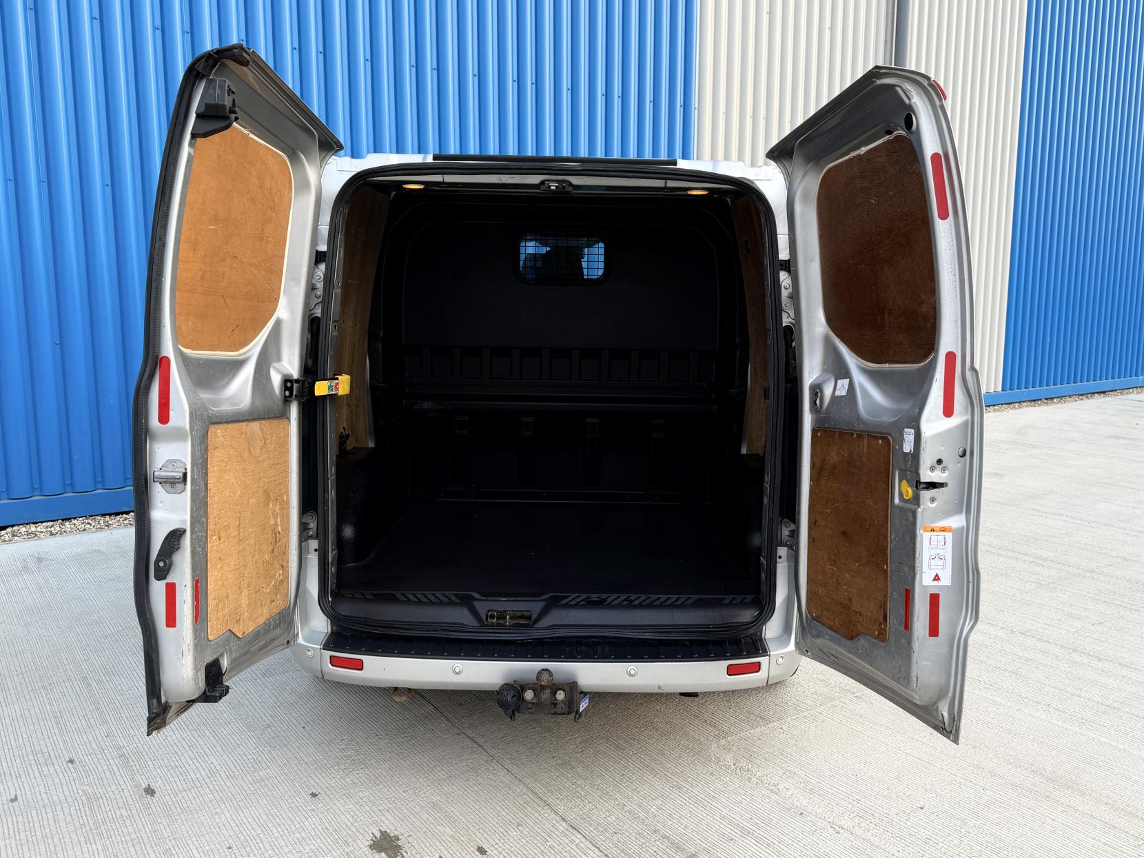 Ford Transit Custom 2.0 TDCi 290 Limited Panel Van 5dr Diesel Manual L2 H2 (170 g/km, 128 bhp)