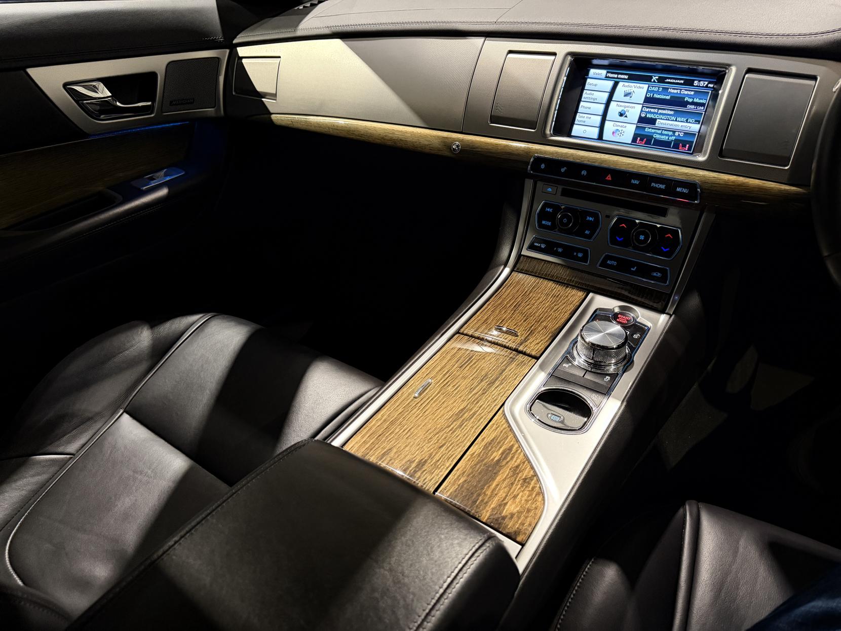 Jaguar XF 2.2d Premium Luxury Saloon 4dr Diesel Auto Euro 5 (s/s) (200 ps)