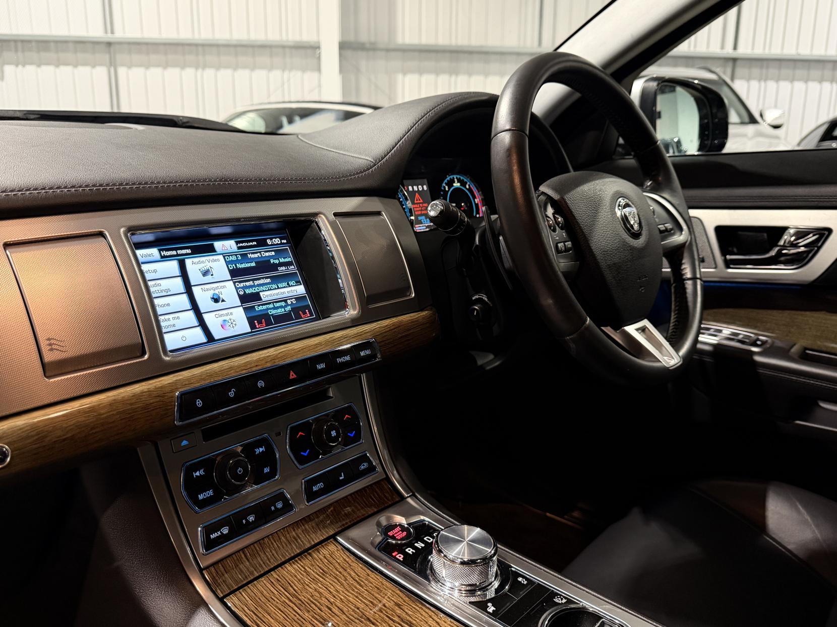 Jaguar XF 2.2d Premium Luxury Saloon 4dr Diesel Auto Euro 5 (s/s) (200 ps)