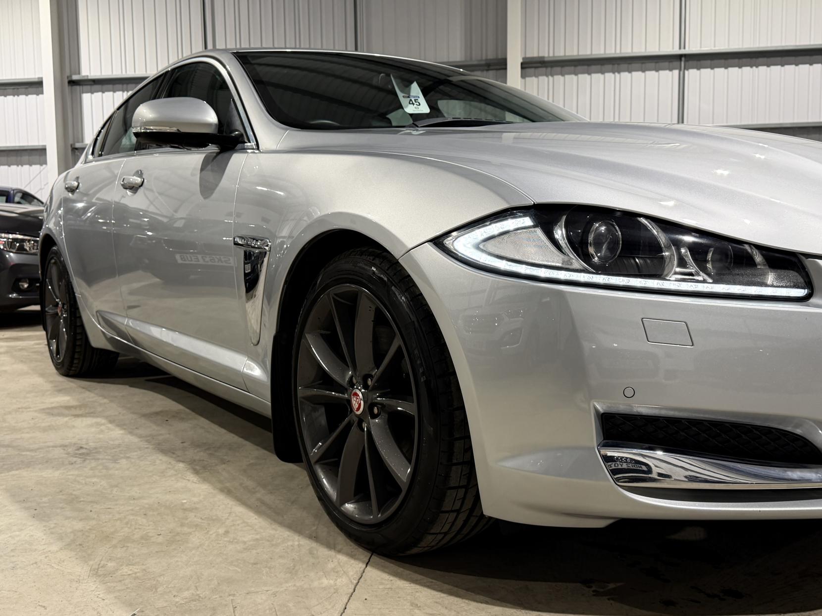 Jaguar XF 2.2d Premium Luxury Saloon 4dr Diesel Auto Euro 5 (s/s) (200 ps)