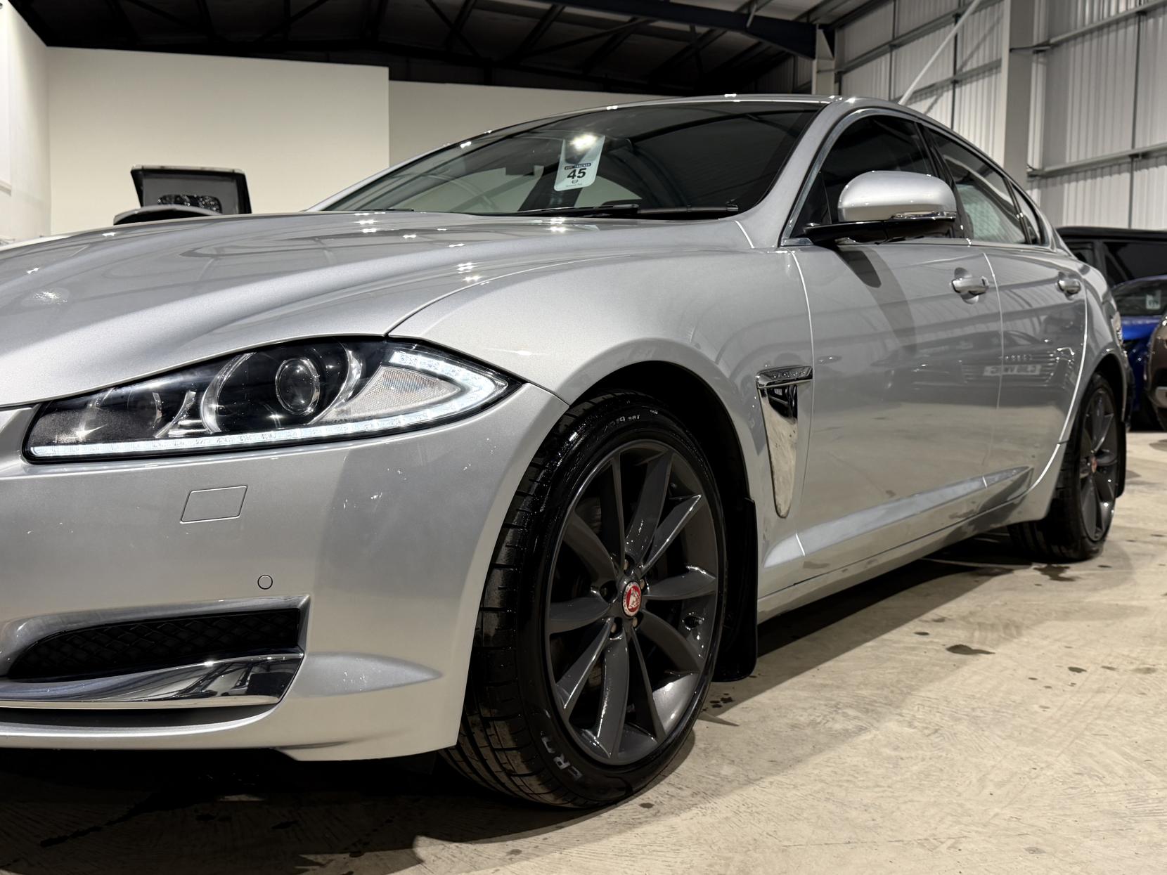 Jaguar XF 2.2d Premium Luxury Saloon 4dr Diesel Auto Euro 5 (s/s) (200 ps)