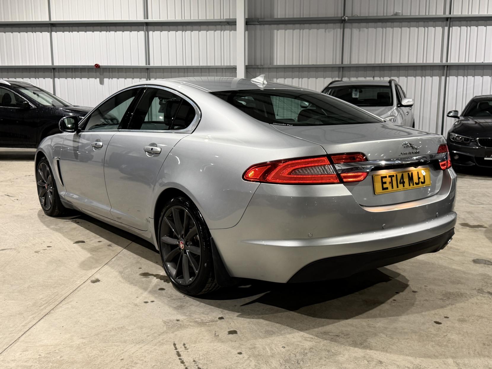 Jaguar XF 2.2d Premium Luxury Saloon 4dr Diesel Auto Euro 5 (s/s) (200 ps)