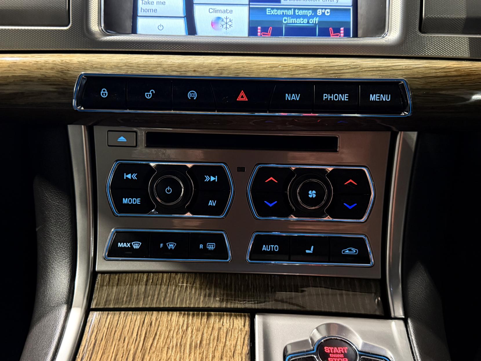 Jaguar XF 2.2d Premium Luxury Saloon 4dr Diesel Auto Euro 5 (s/s) (200 ps)