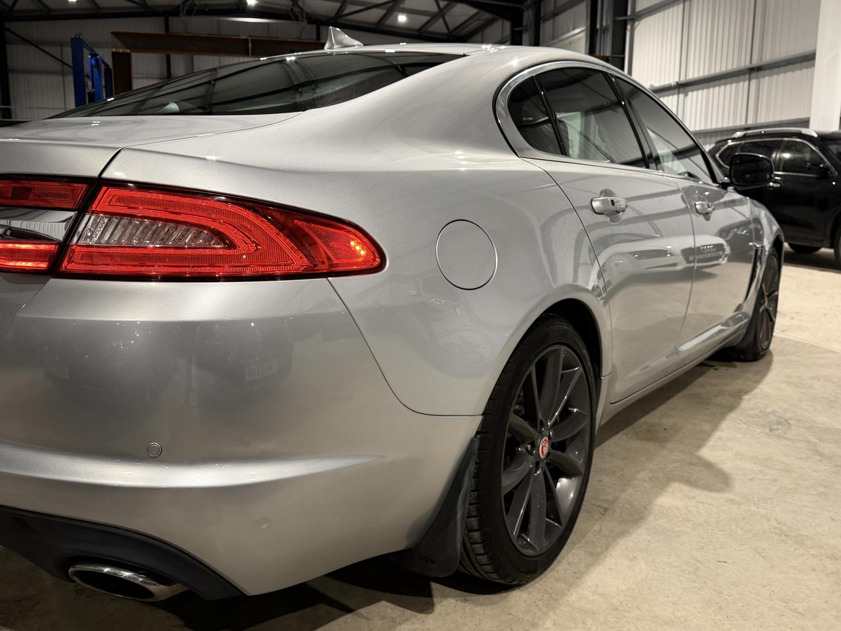 Jaguar XF 2.2d Premium Luxury Saloon 4dr Diesel Auto Euro 5 (s/s) (200 ps)