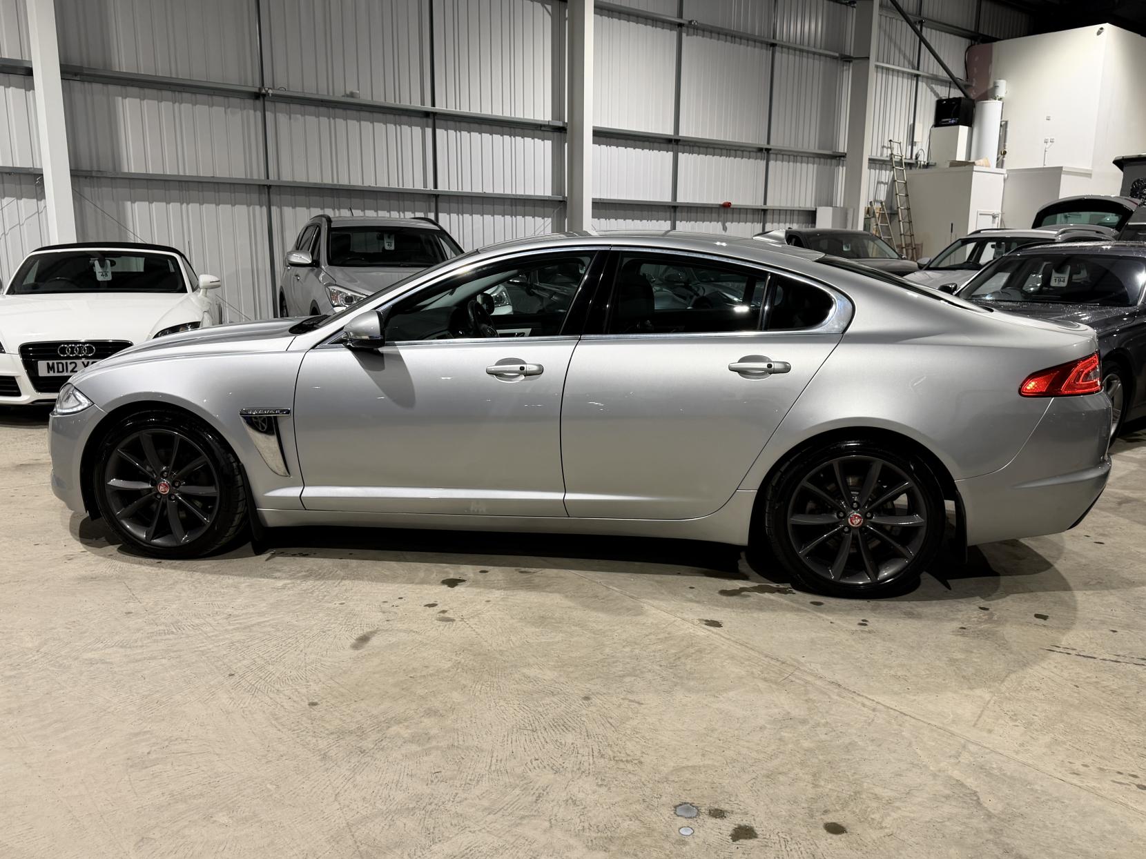 Jaguar XF 2.2d Premium Luxury Saloon 4dr Diesel Auto Euro 5 (s/s) (200 ps)