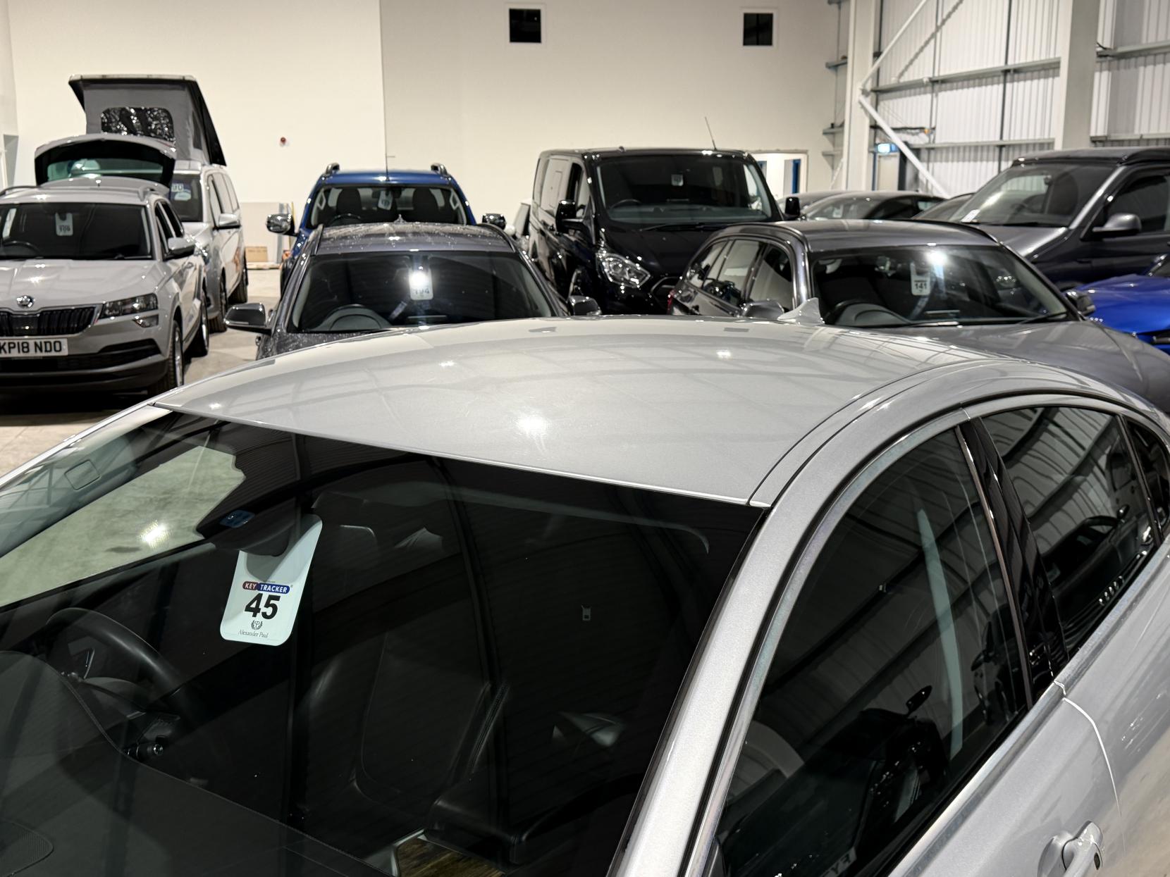 Jaguar XF 2.2d Premium Luxury Saloon 4dr Diesel Auto Euro 5 (s/s) (200 ps)