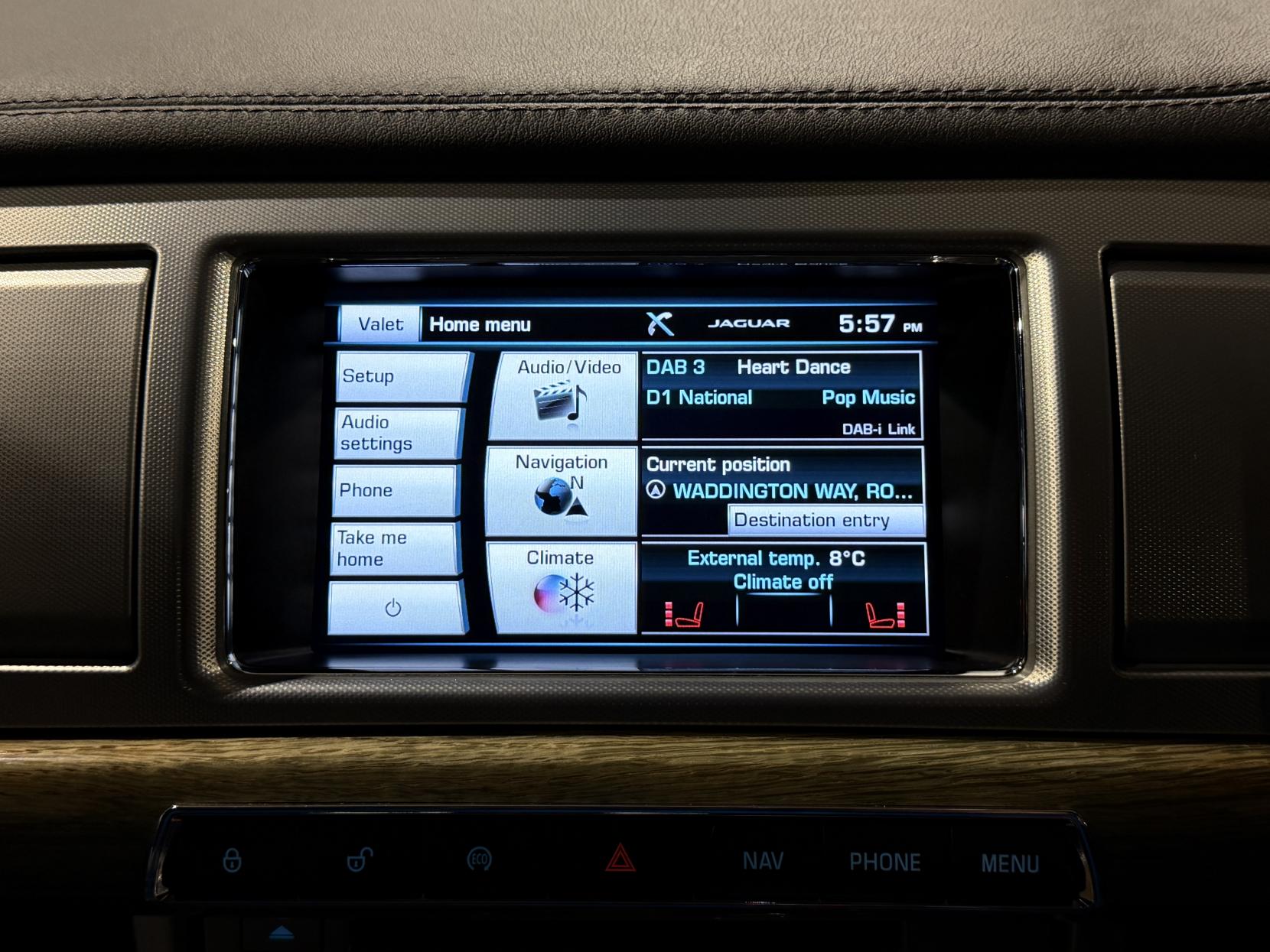 Jaguar XF 2.2d Premium Luxury Saloon 4dr Diesel Auto Euro 5 (s/s) (200 ps)