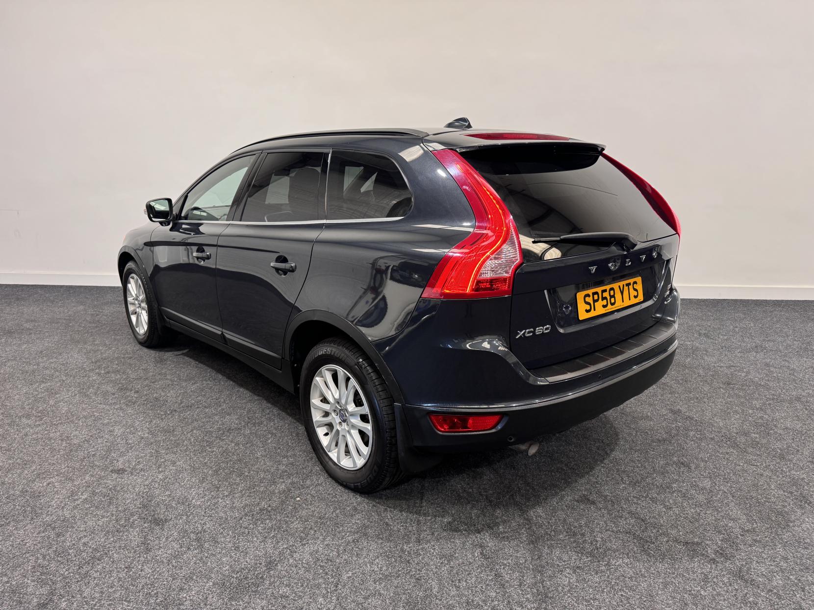 Volvo XC60 2.4 D5 SE Lux SUV 5dr Diesel Geartronic AWD Euro 4 (185 ps)