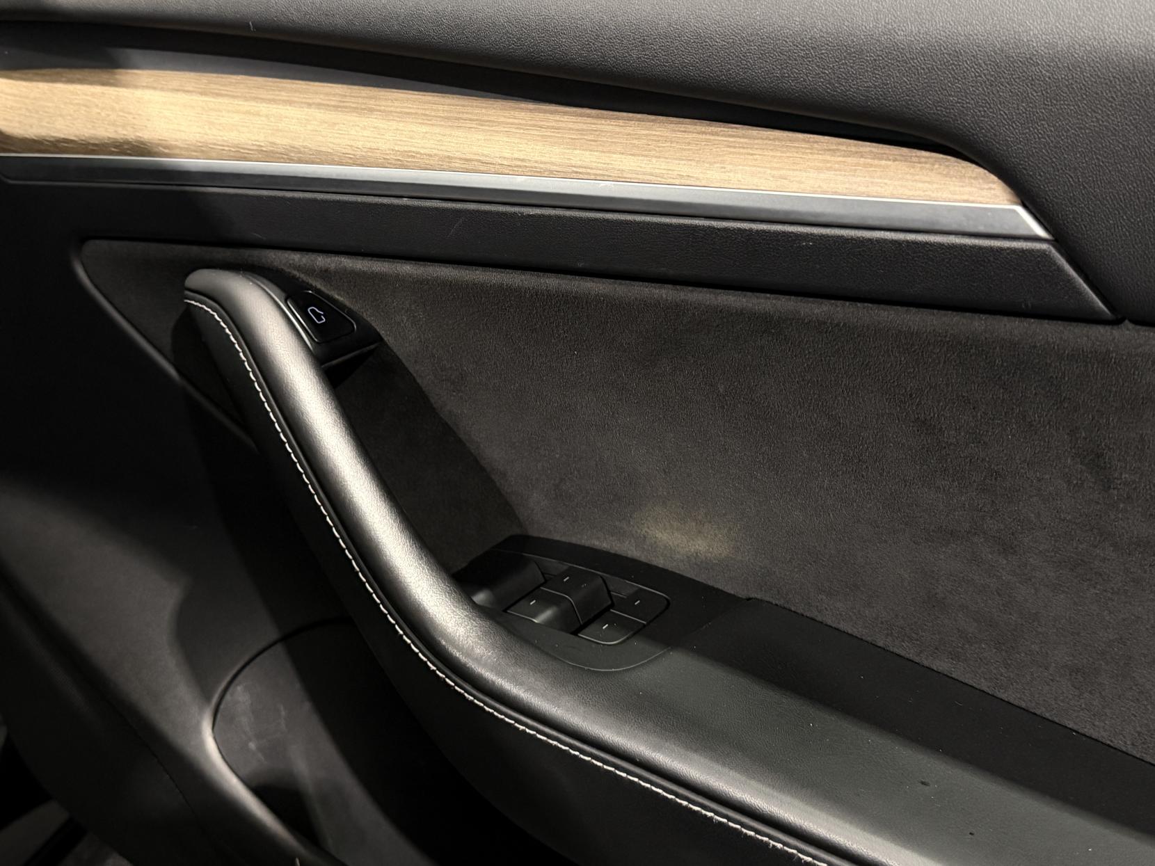 Tesla Model 3 (Dual Motor) Long Range Saloon 4dr Electric Auto 4WDE (346 ps)