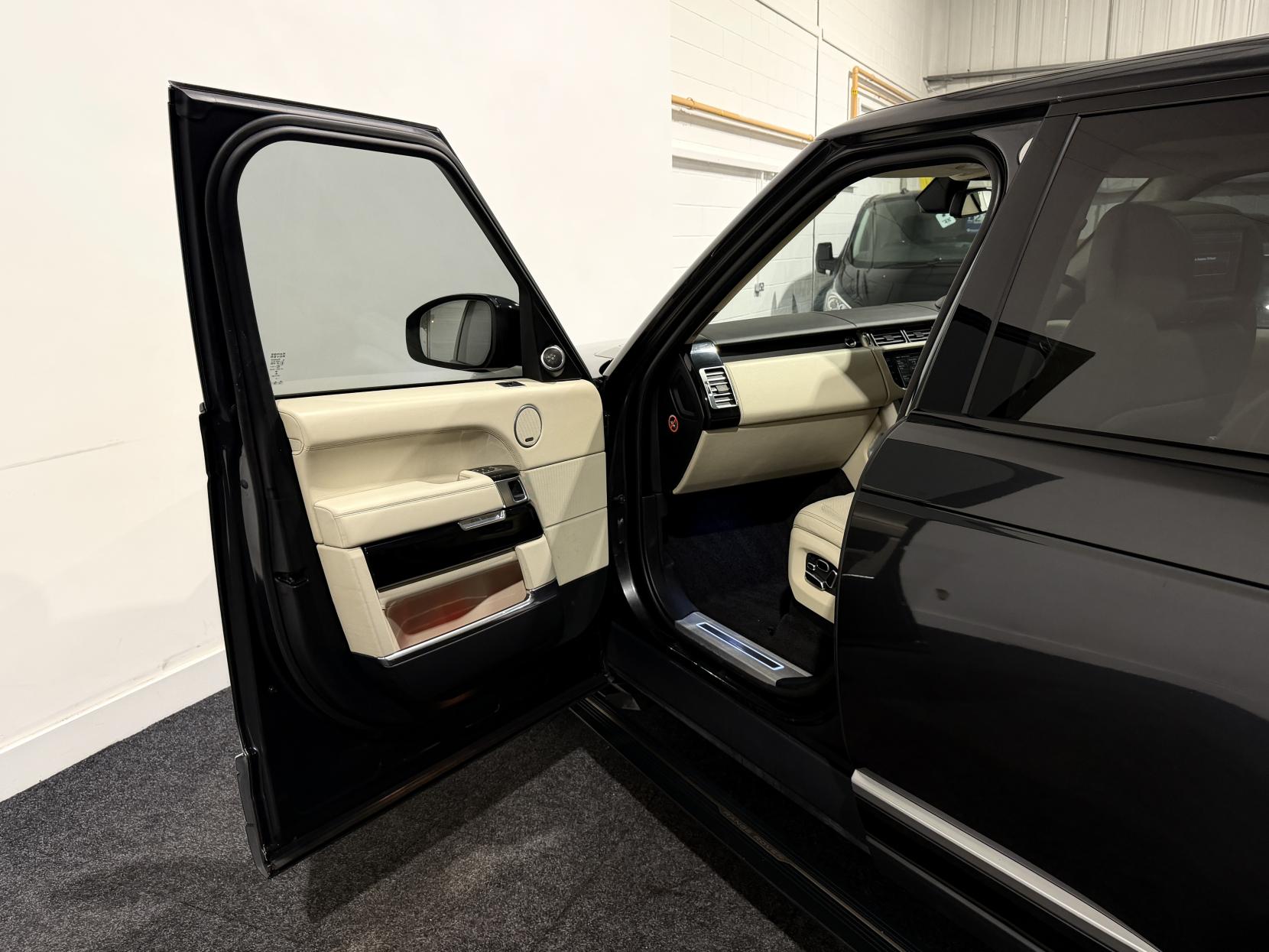 Land Rover Range Rover 3.0 TD V6 Autobiography SUV 5dr Diesel Auto 4WD Euro 5 (s/s) (258 ps)