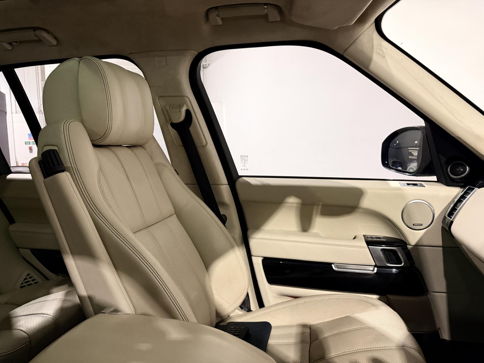 Land Rover Range Rover 3.0 TD V6 Autobiography SUV 5dr Diesel Auto 4WD Euro 5 (s/s) (258 ps)