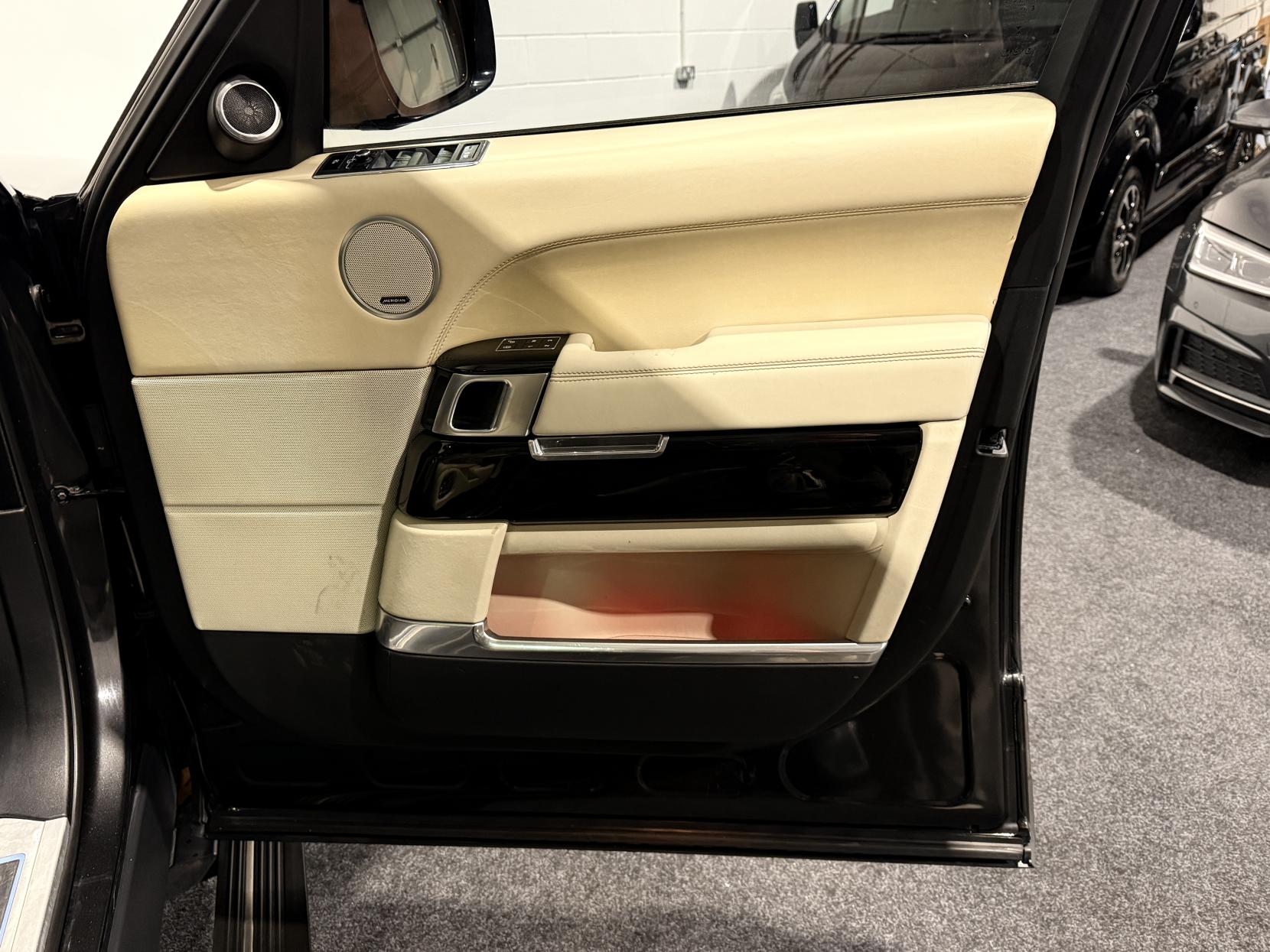 Land Rover Range Rover 3.0 TD V6 Autobiography SUV 5dr Diesel Auto 4WD Euro 5 (s/s) (258 ps)