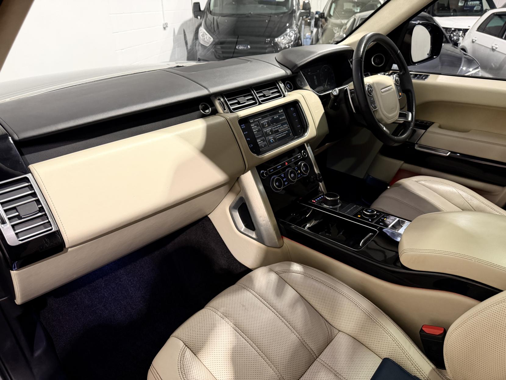 Land Rover Range Rover 3.0 TD V6 Autobiography SUV 5dr Diesel Auto 4WD Euro 5 (s/s) (258 ps)