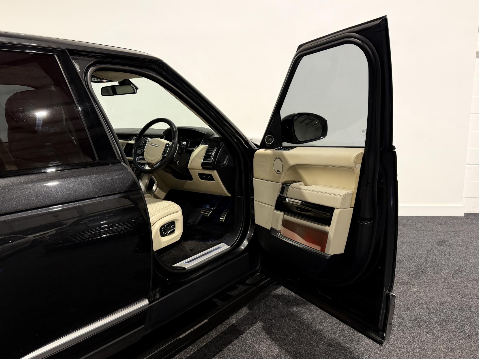 Land Rover Range Rover 3.0 TD V6 Autobiography SUV 5dr Diesel Auto 4WD Euro 5 (s/s) (258 ps)