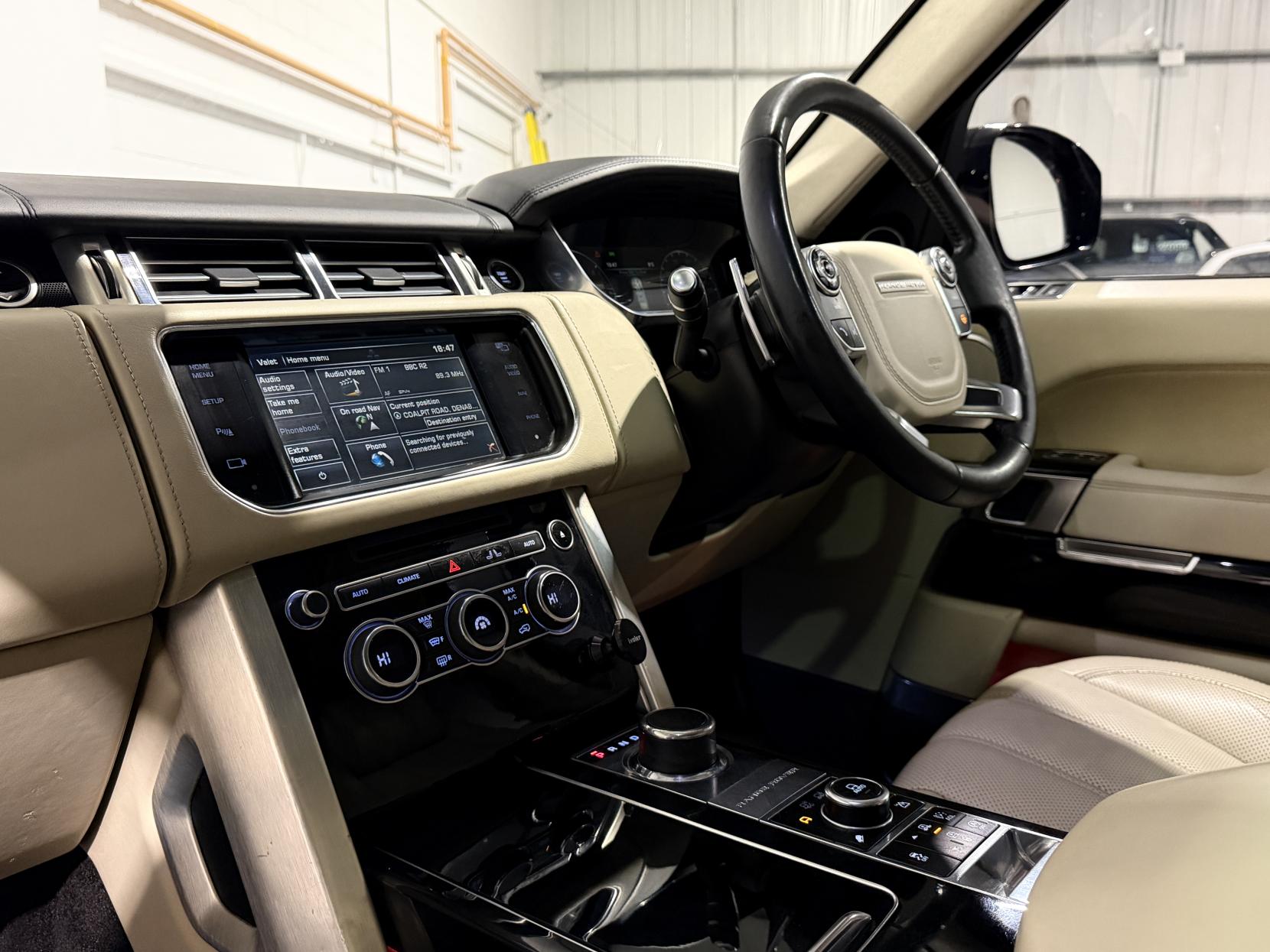 Land Rover Range Rover 3.0 TD V6 Autobiography SUV 5dr Diesel Auto 4WD Euro 5 (s/s) (258 ps)