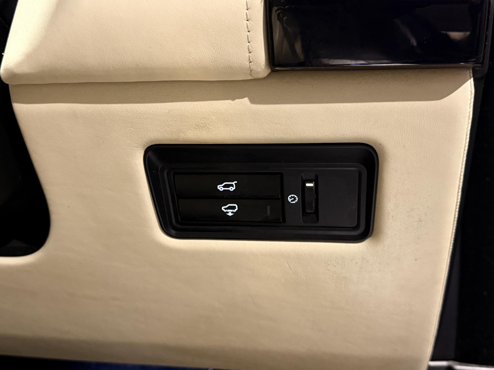 Land Rover Range Rover 3.0 TD V6 Autobiography SUV 5dr Diesel Auto 4WD Euro 5 (s/s) (258 ps)