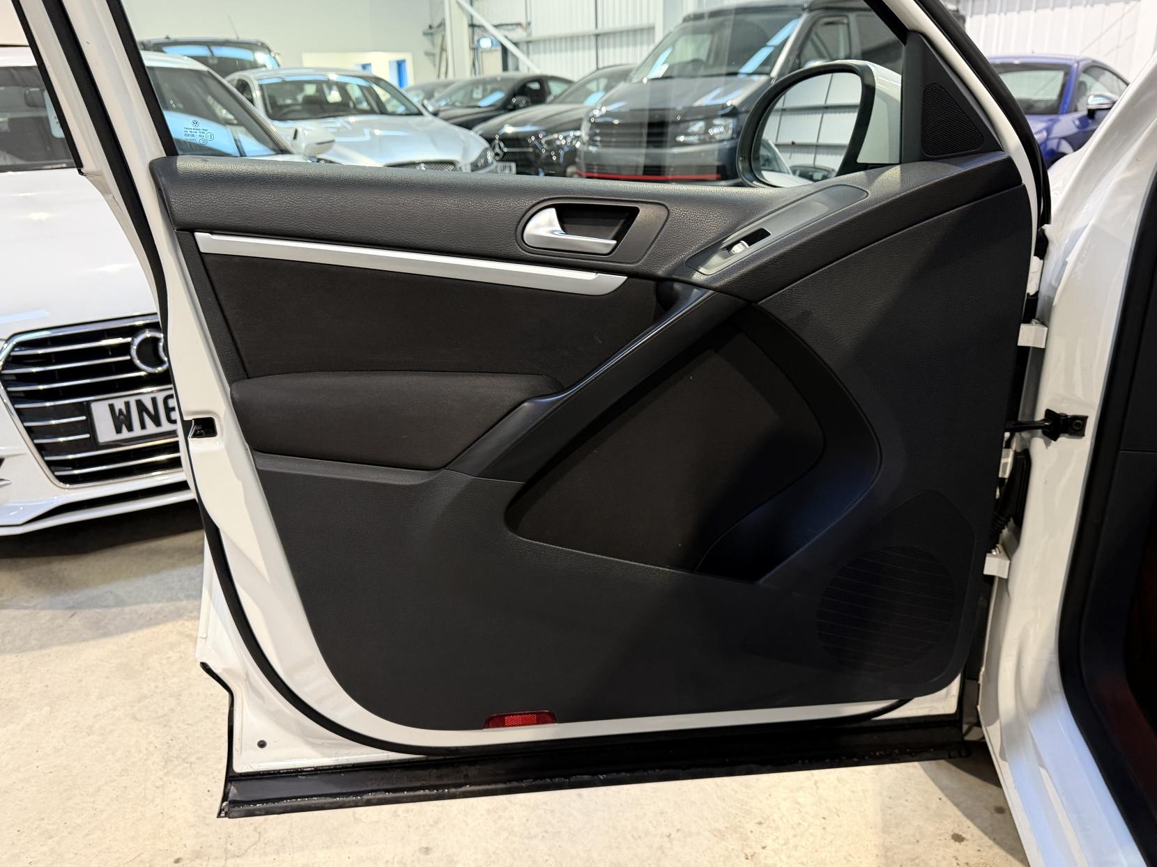 Volkswagen Tiguan 2.0 TDI BlueMotion Tech SE SUV 5dr Diesel Manual 2WD Euro 5 (s/s) (140 ps)