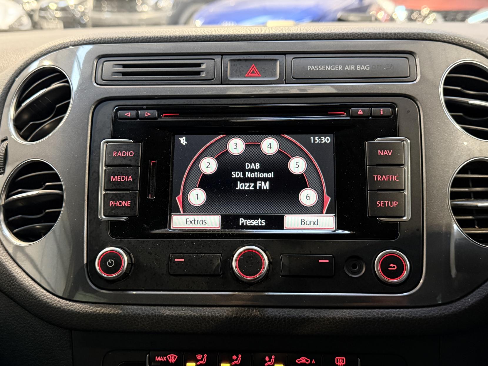 Volkswagen Tiguan 2.0 TDI BlueMotion Tech SE SUV 5dr Diesel Manual 2WD Euro 5 (s/s) (140 ps)