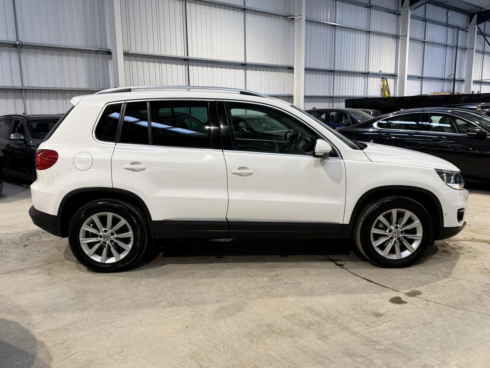 Volkswagen Tiguan 2.0 TDI BlueMotion Tech SE SUV 5dr Diesel Manual 2WD Euro 5 (s/s) (140 ps)