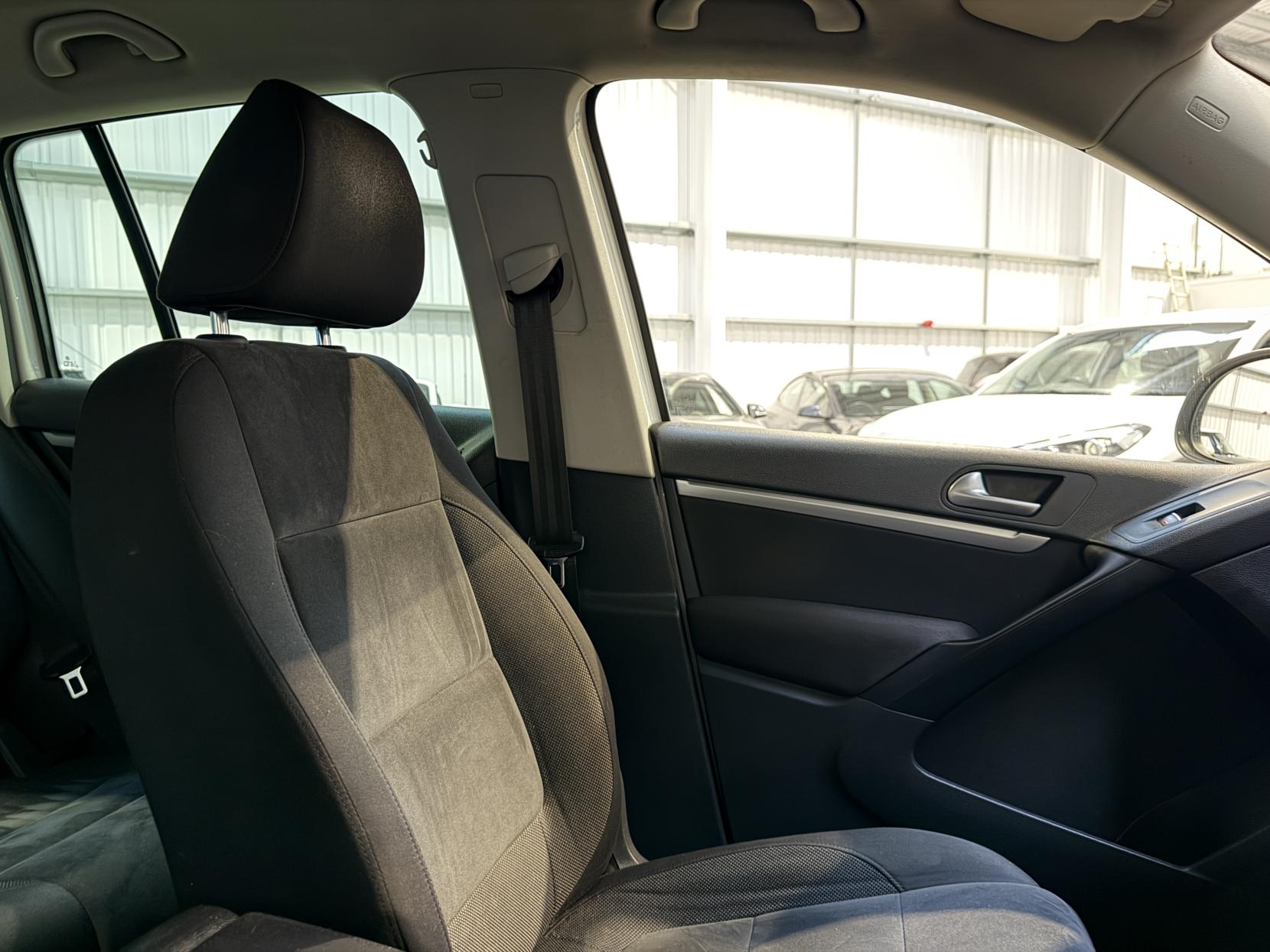 Volkswagen Tiguan 2.0 TDI BlueMotion Tech SE SUV 5dr Diesel Manual 2WD Euro 5 (s/s) (140 ps)