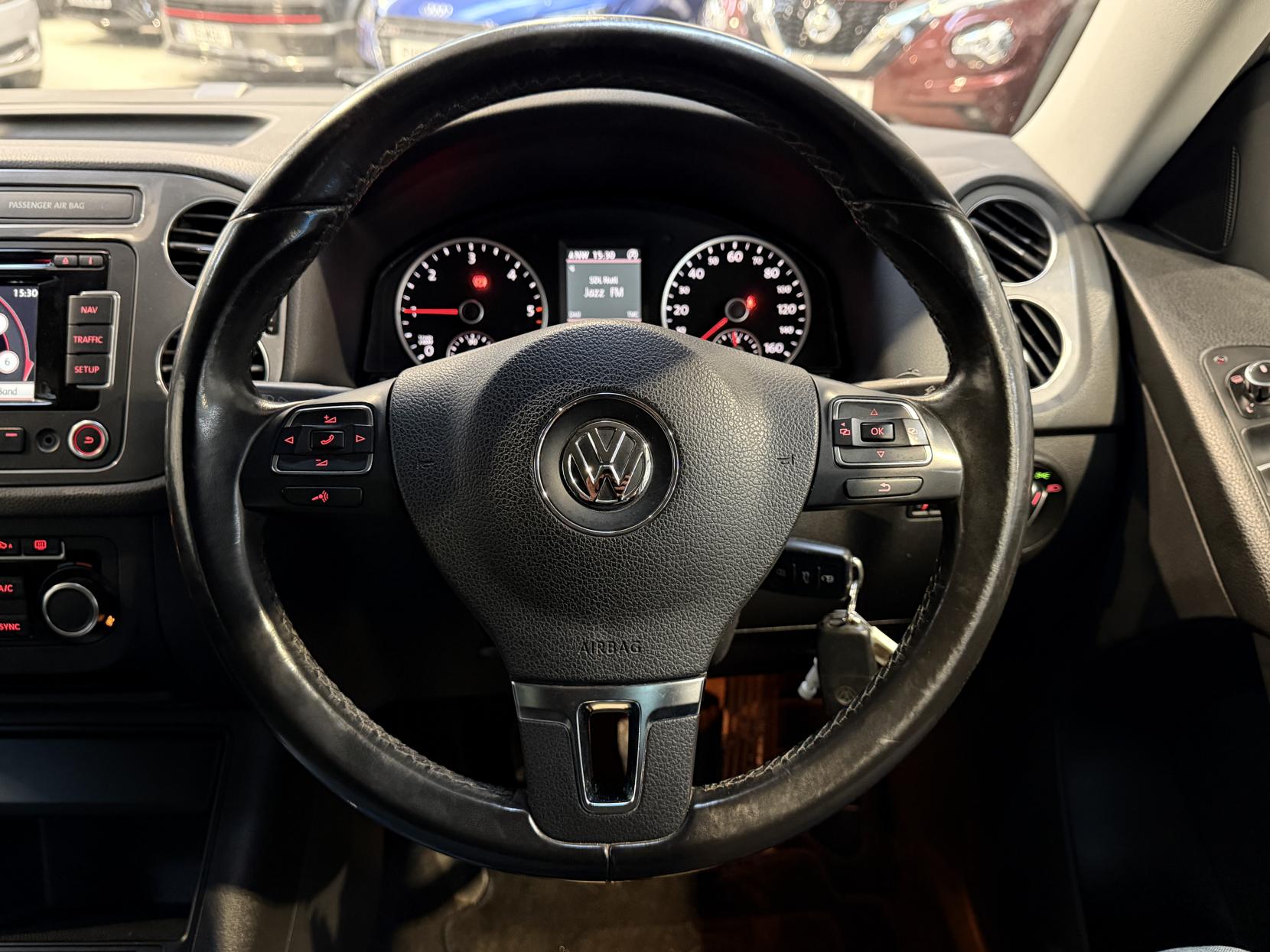 Volkswagen Tiguan 2.0 TDI BlueMotion Tech SE SUV 5dr Diesel Manual 2WD Euro 5 (s/s) (140 ps)