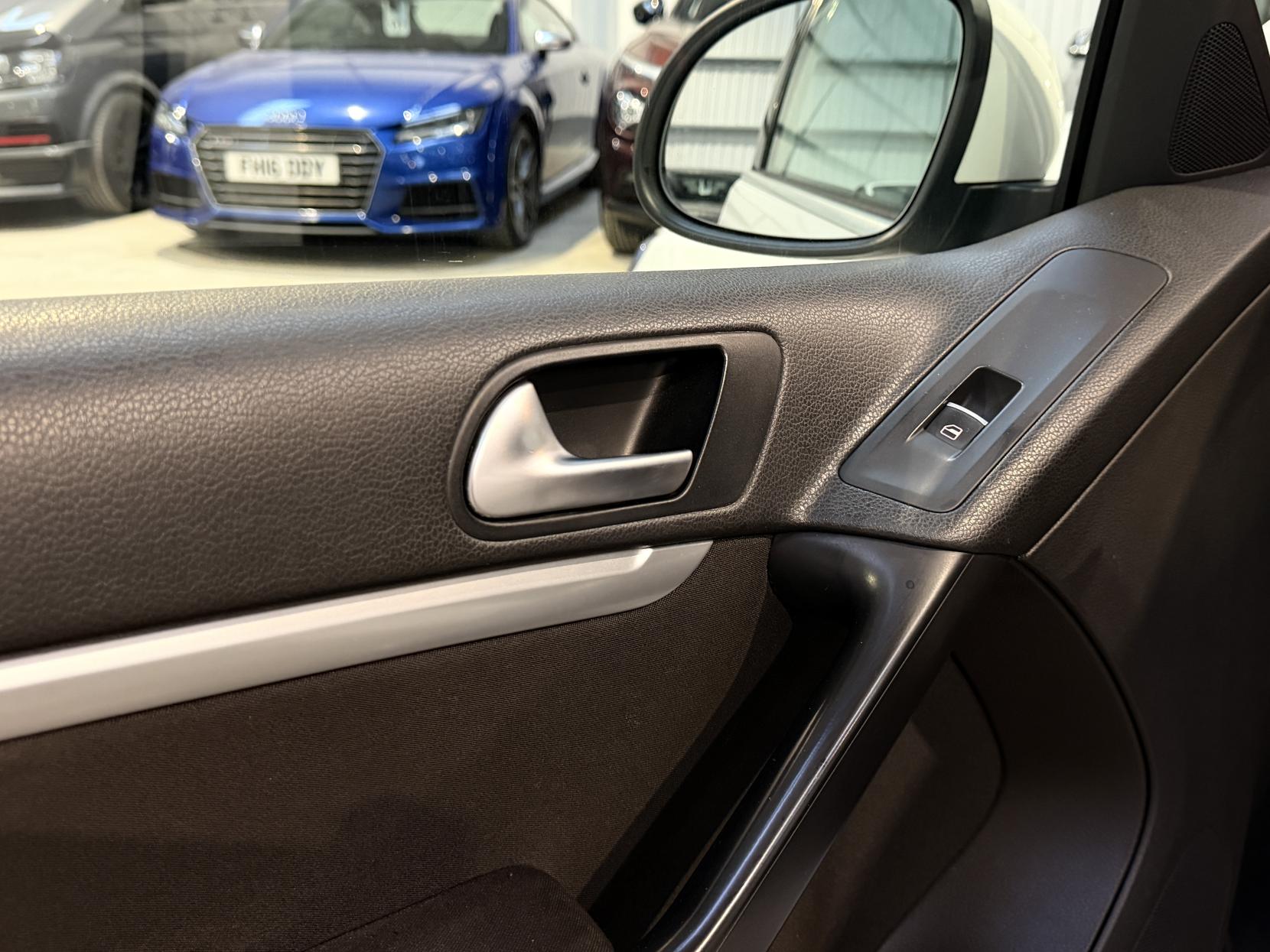 Volkswagen Tiguan 2.0 TDI BlueMotion Tech SE SUV 5dr Diesel Manual 2WD Euro 5 (s/s) (140 ps)