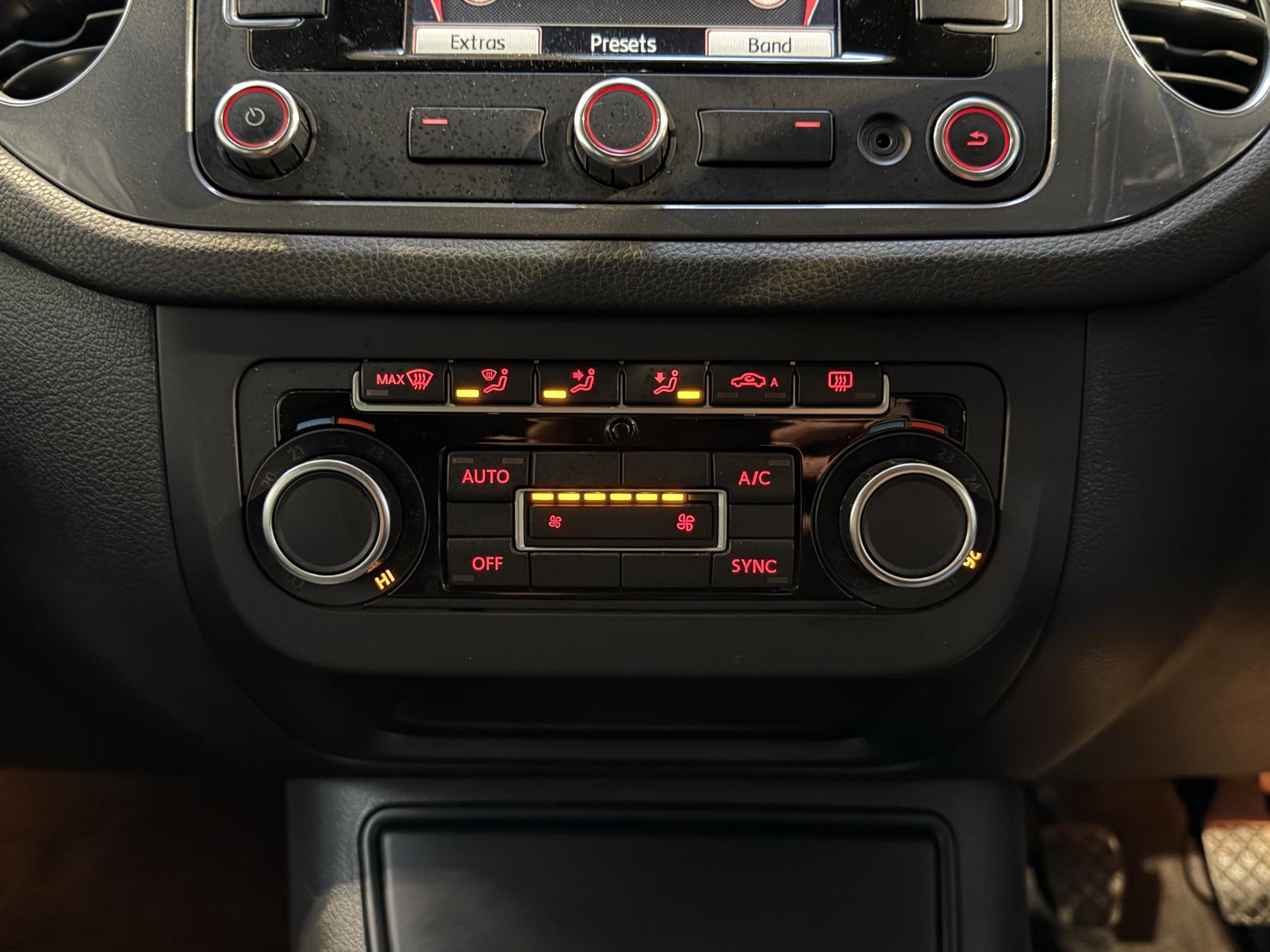 Volkswagen Tiguan 2.0 TDI BlueMotion Tech SE SUV 5dr Diesel Manual 2WD Euro 5 (s/s) (140 ps)