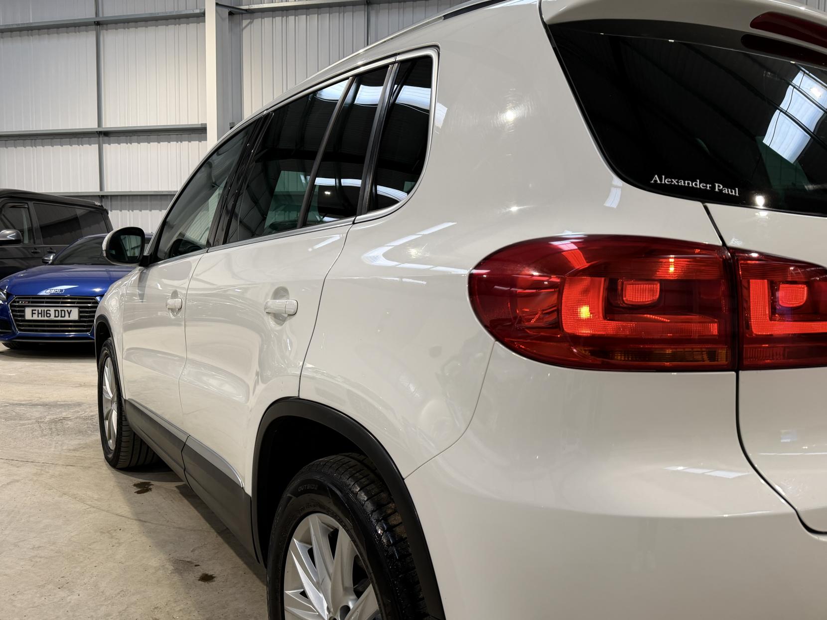 Volkswagen Tiguan 2.0 TDI BlueMotion Tech SE SUV 5dr Diesel Manual 2WD Euro 5 (s/s) (140 ps)