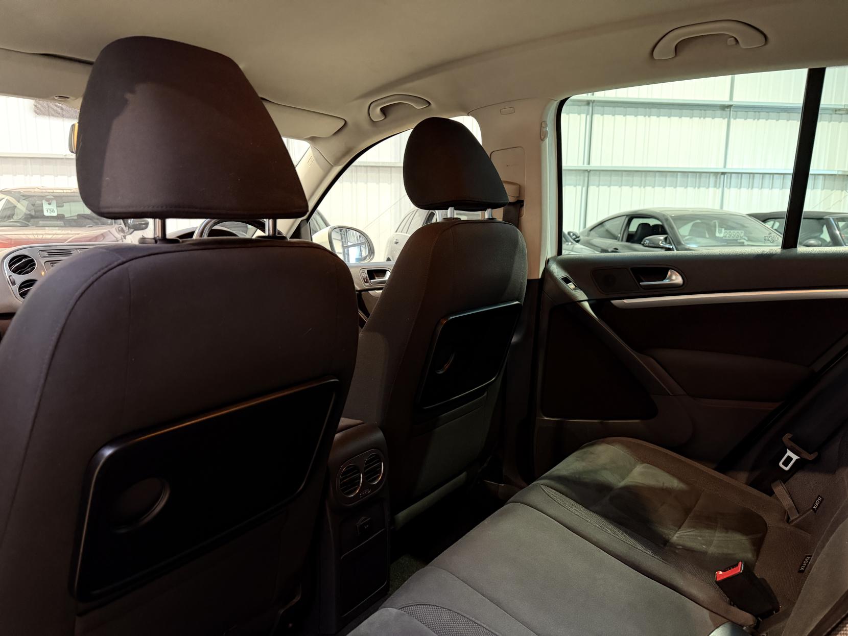 Volkswagen Tiguan 2.0 TDI BlueMotion Tech SE SUV 5dr Diesel Manual 2WD Euro 5 (s/s) (140 ps)