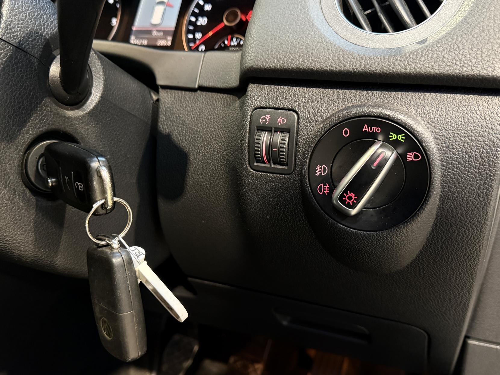 Volkswagen Tiguan 2.0 TDI BlueMotion Tech SE SUV 5dr Diesel Manual 2WD Euro 5 (s/s) (140 ps)