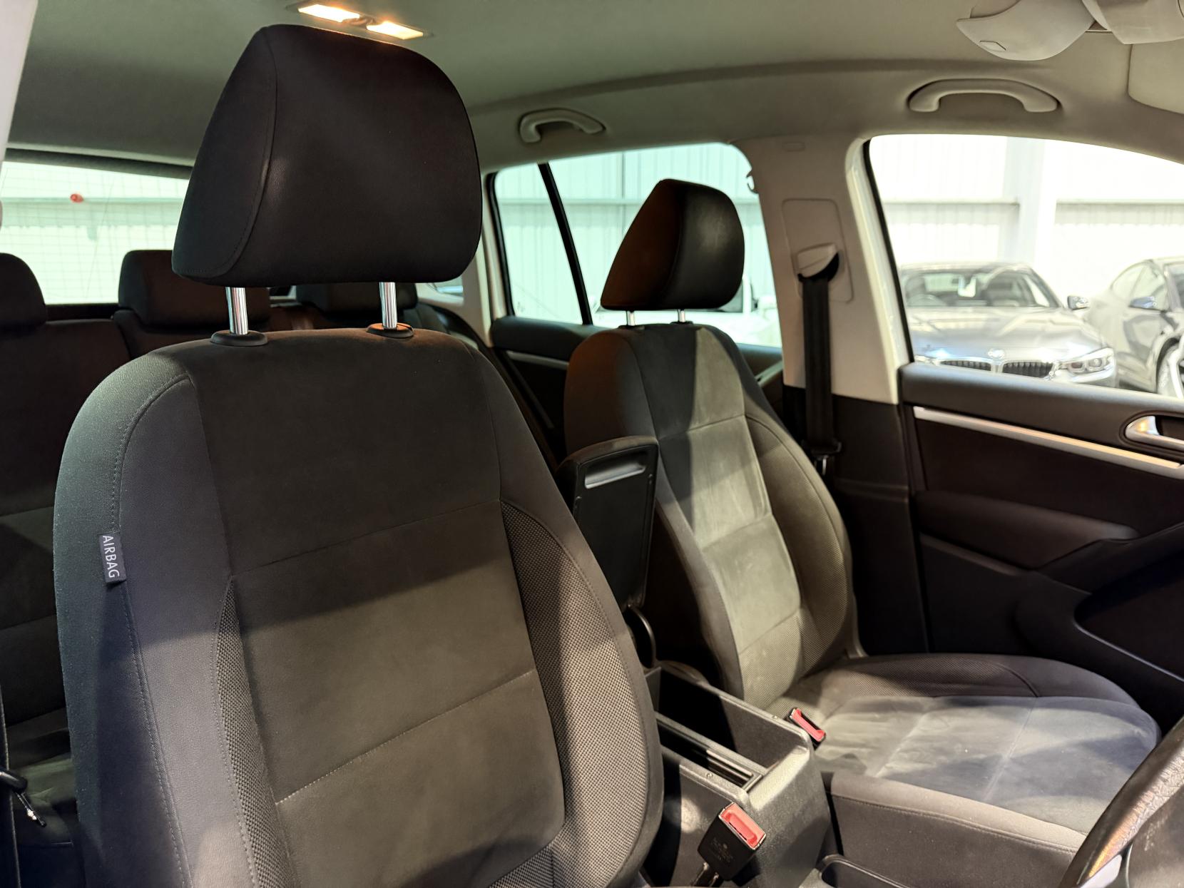 Volkswagen Tiguan 2.0 TDI BlueMotion Tech SE SUV 5dr Diesel Manual 2WD Euro 5 (s/s) (140 ps)