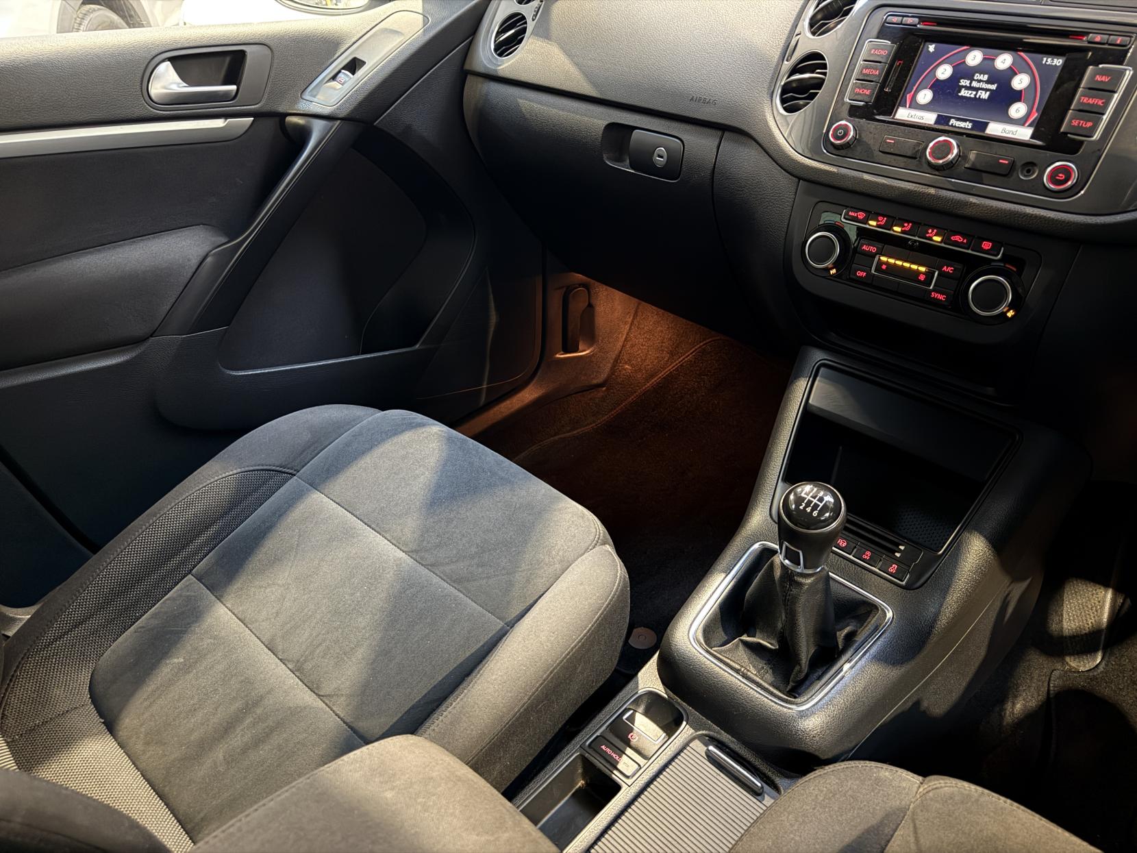 Volkswagen Tiguan 2.0 TDI BlueMotion Tech SE SUV 5dr Diesel Manual 2WD Euro 5 (s/s) (140 ps)