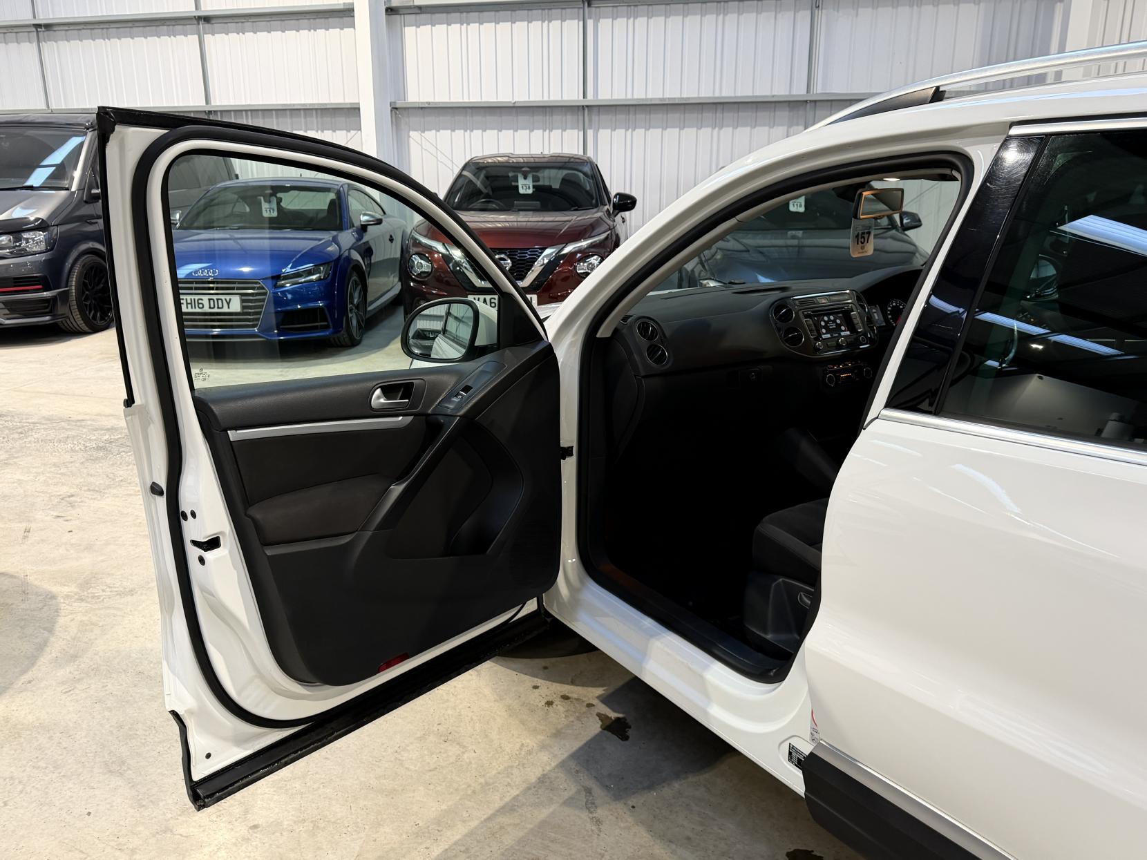 Volkswagen Tiguan 2.0 TDI BlueMotion Tech SE SUV 5dr Diesel Manual 2WD Euro 5 (s/s) (140 ps)