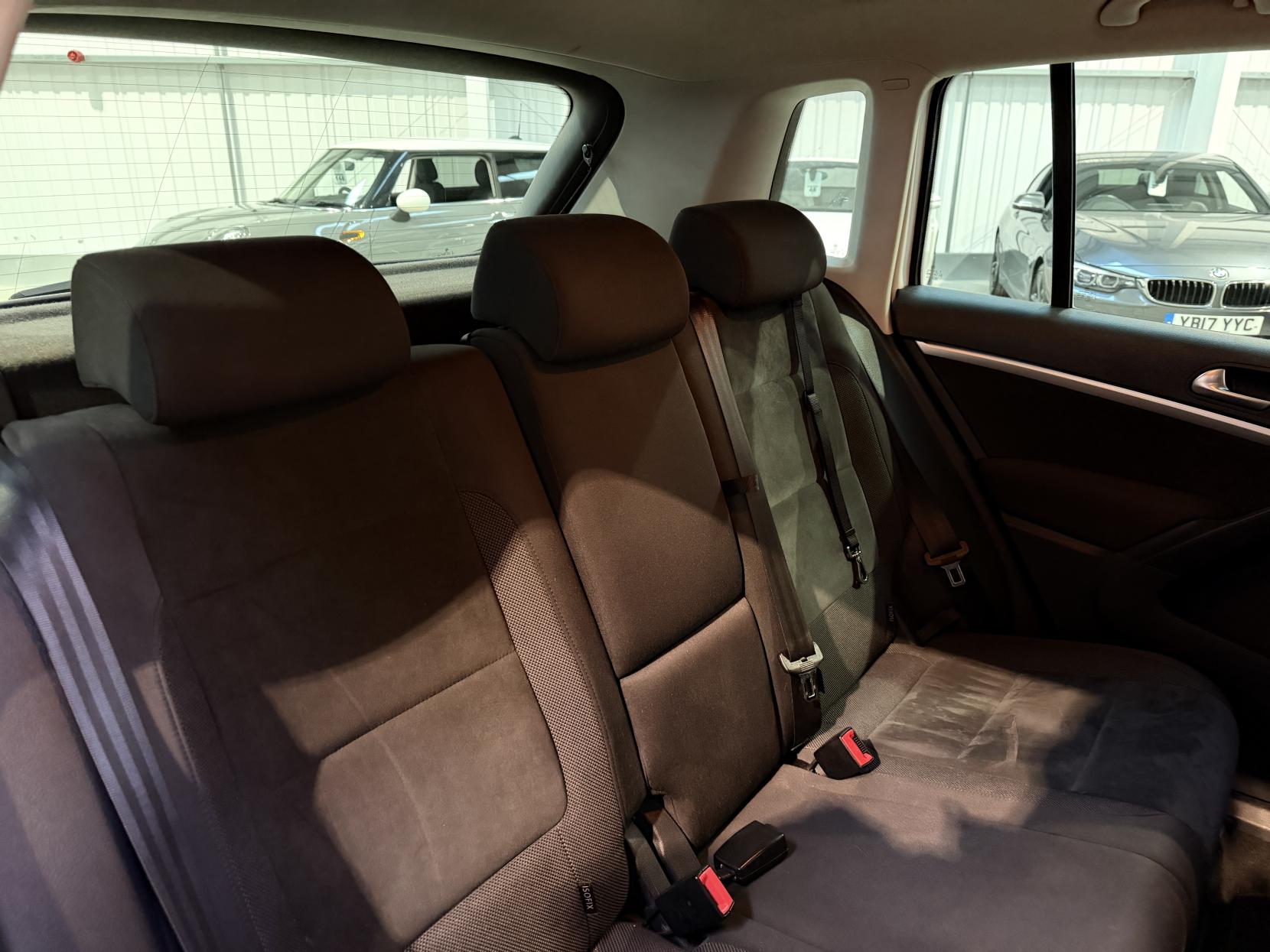 Volkswagen Tiguan 2.0 TDI BlueMotion Tech SE SUV 5dr Diesel Manual 2WD Euro 5 (s/s) (140 ps)