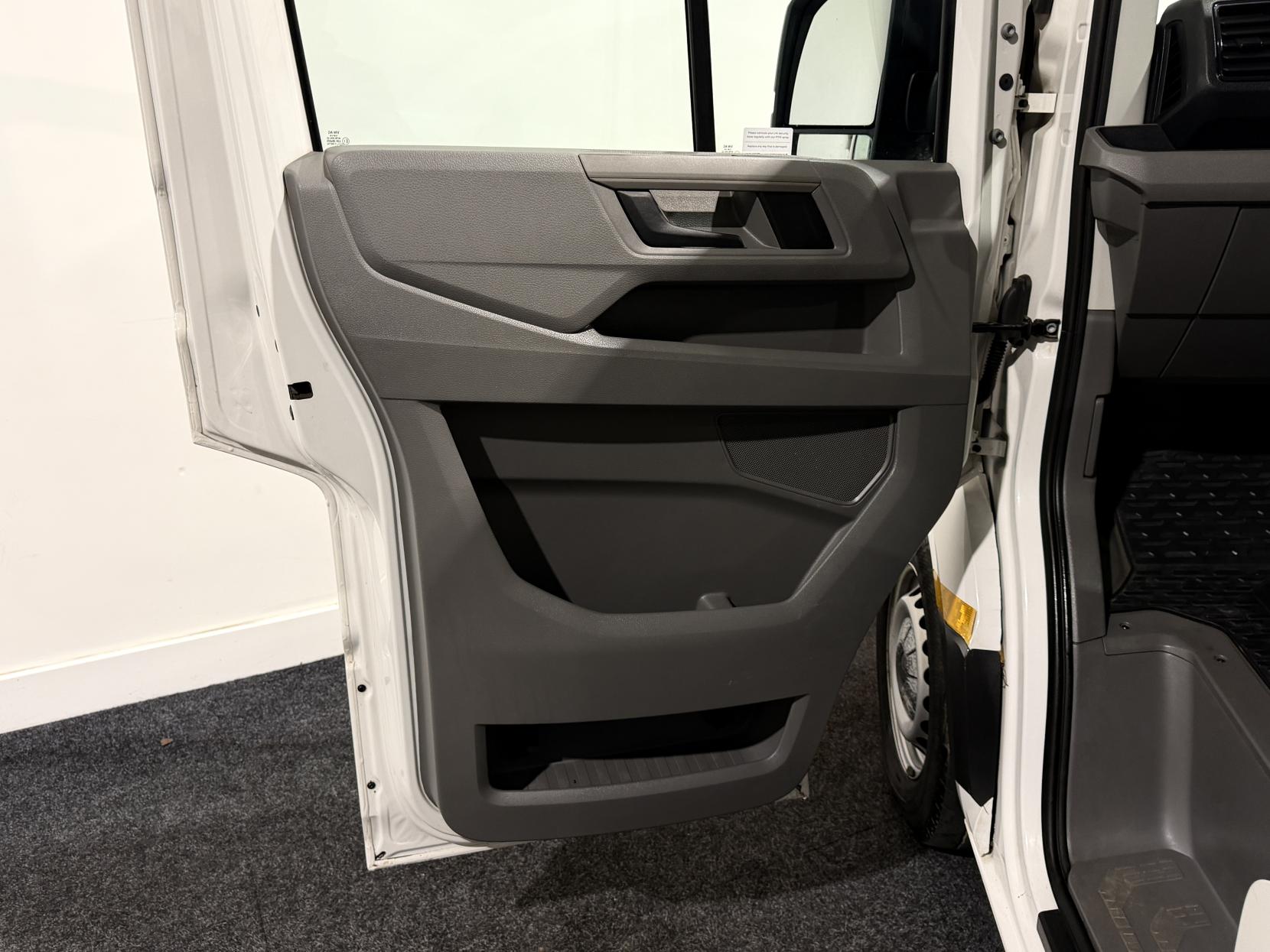 Volkswagen Crafter 2.0 TDI CR35 Trendline Panel Van 5dr Diesel Manual FWD MWB Euro 6 (s/s) (140 ps)