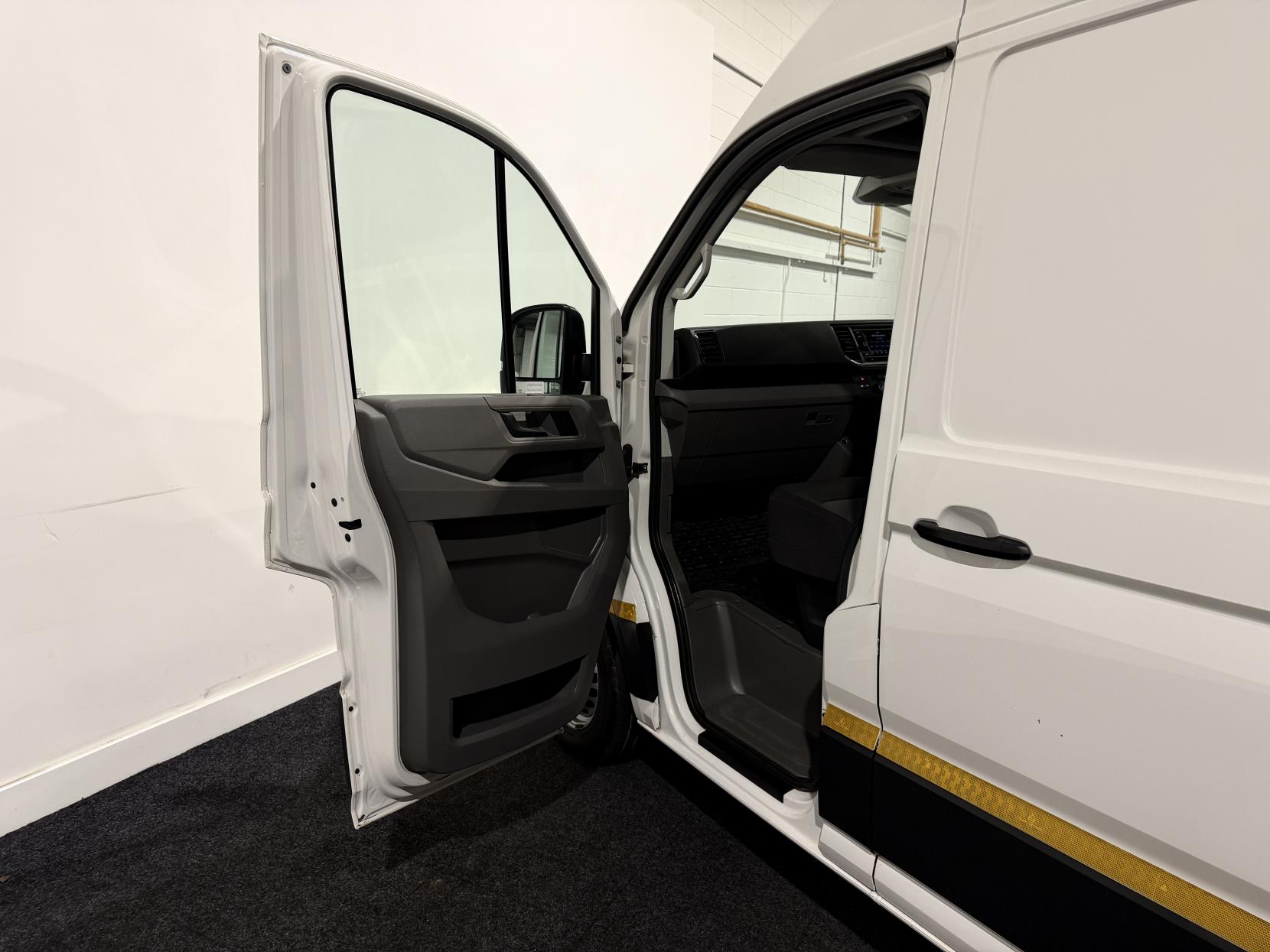 Volkswagen Crafter 2.0 TDI CR35 Trendline Panel Van 5dr Diesel Manual FWD MWB Euro 6 (s/s) (140 ps)