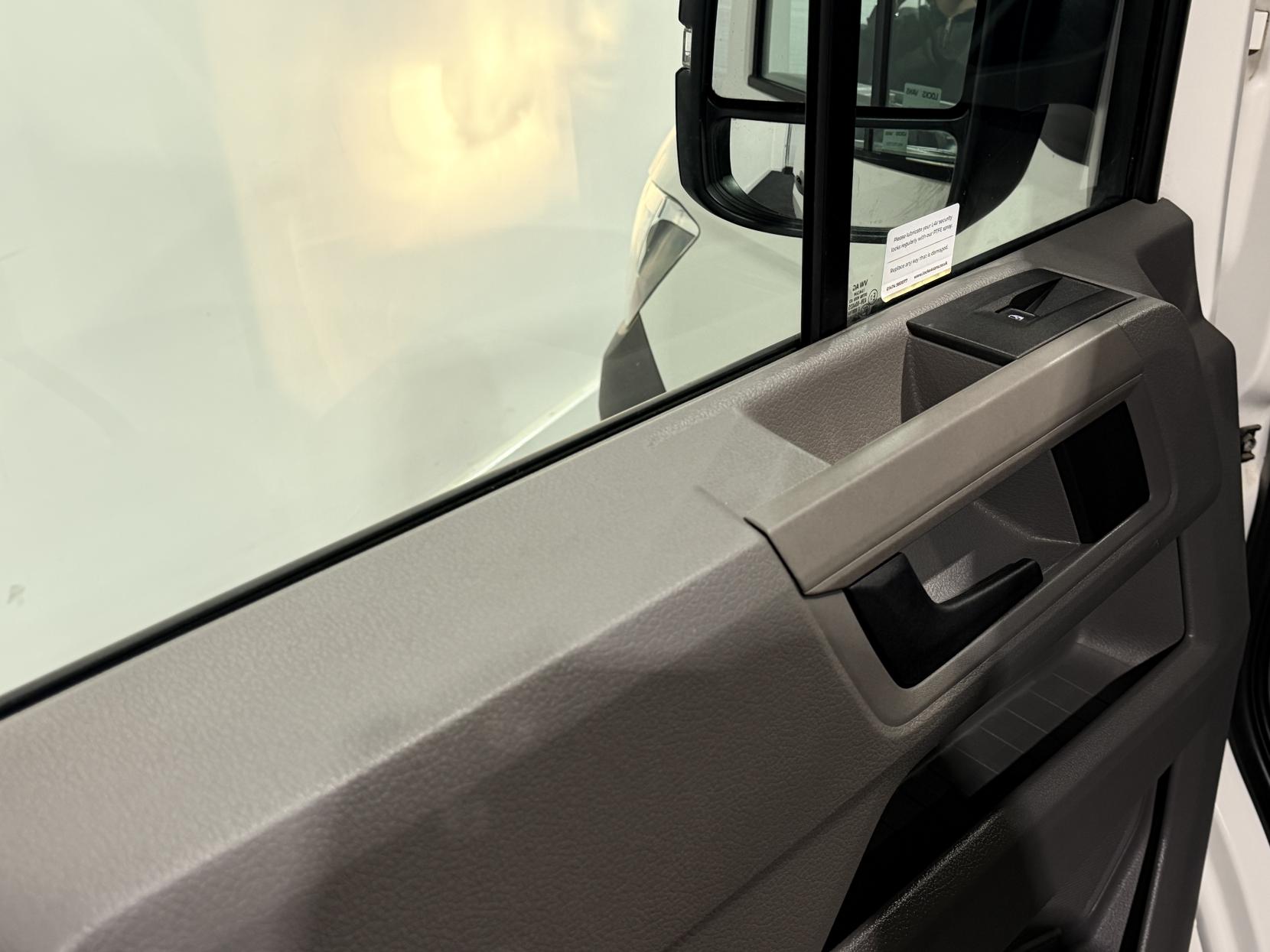 Volkswagen Crafter 2.0 TDI CR35 Trendline Panel Van 5dr Diesel Manual FWD MWB Euro 6 (s/s) (140 ps)