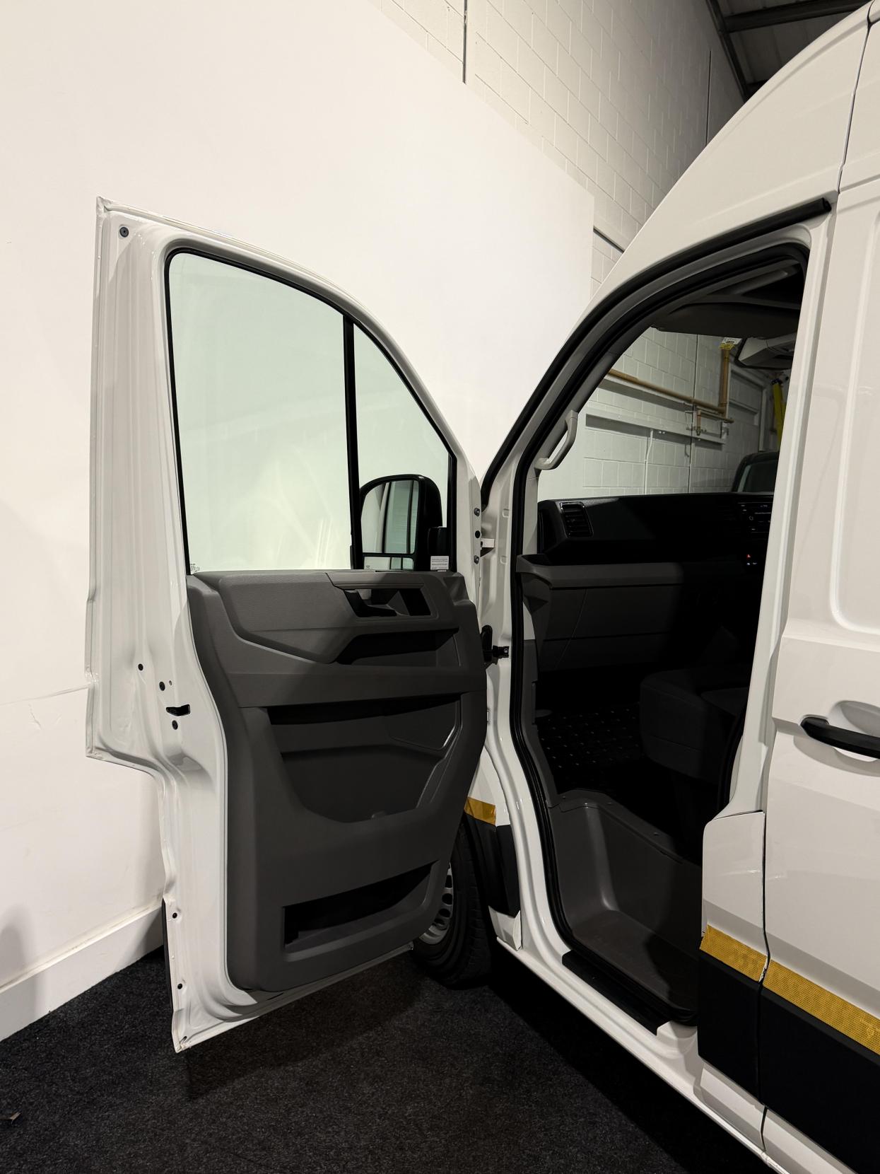 Volkswagen Crafter 2.0 TDI CR35 Trendline Panel Van 5dr Diesel Manual FWD MWB Euro 6 (s/s) (140 ps)